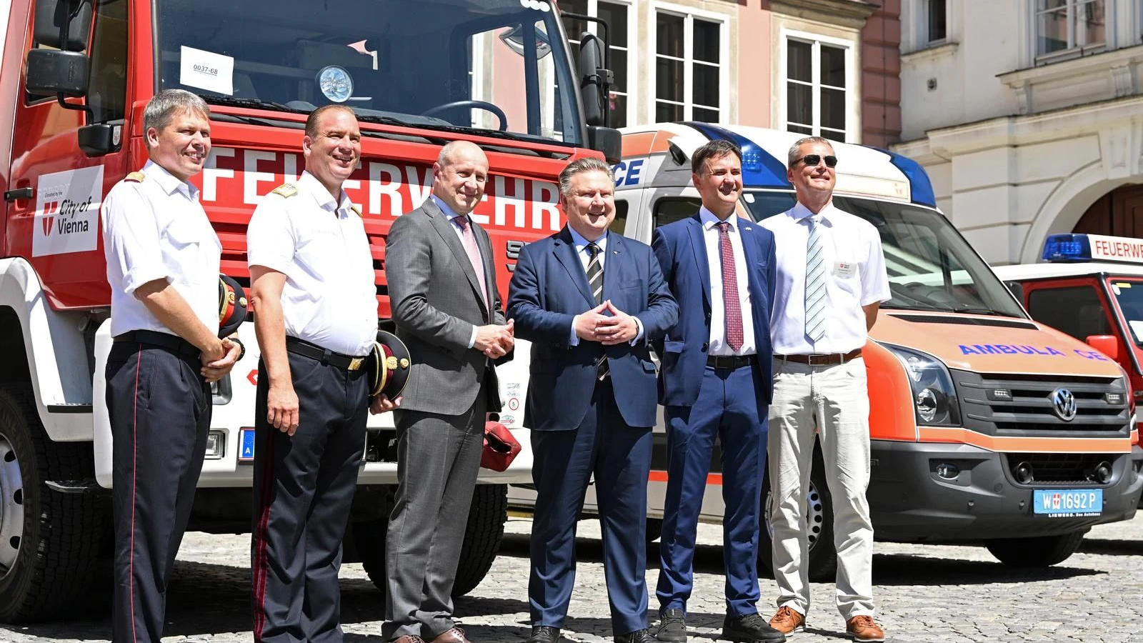 Bürgermeister Michael Ludwig: 14 Feuerwehrfahrzeuge für die Ukraine.