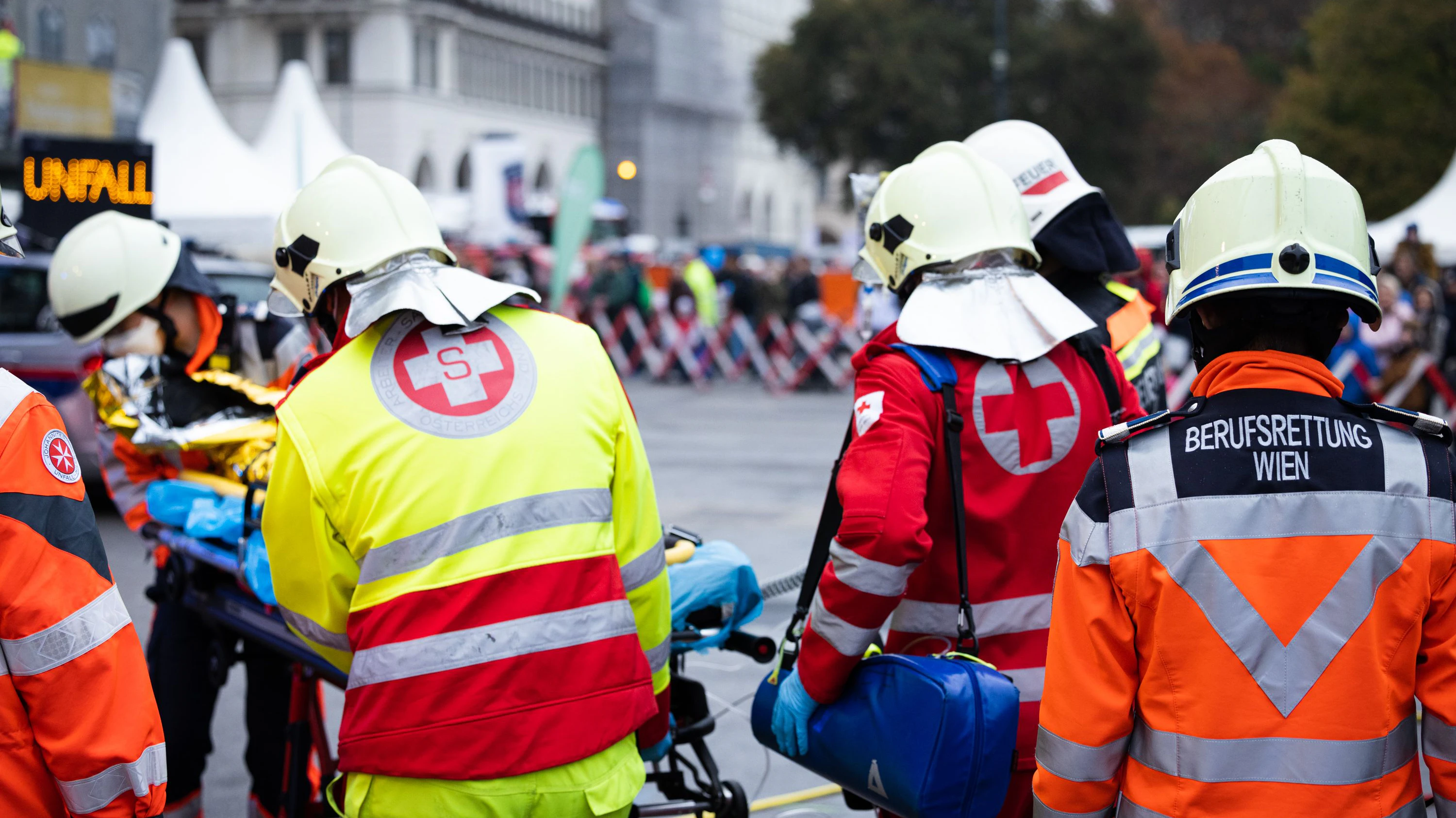 Sanitäter im Einsatz in Wien. 