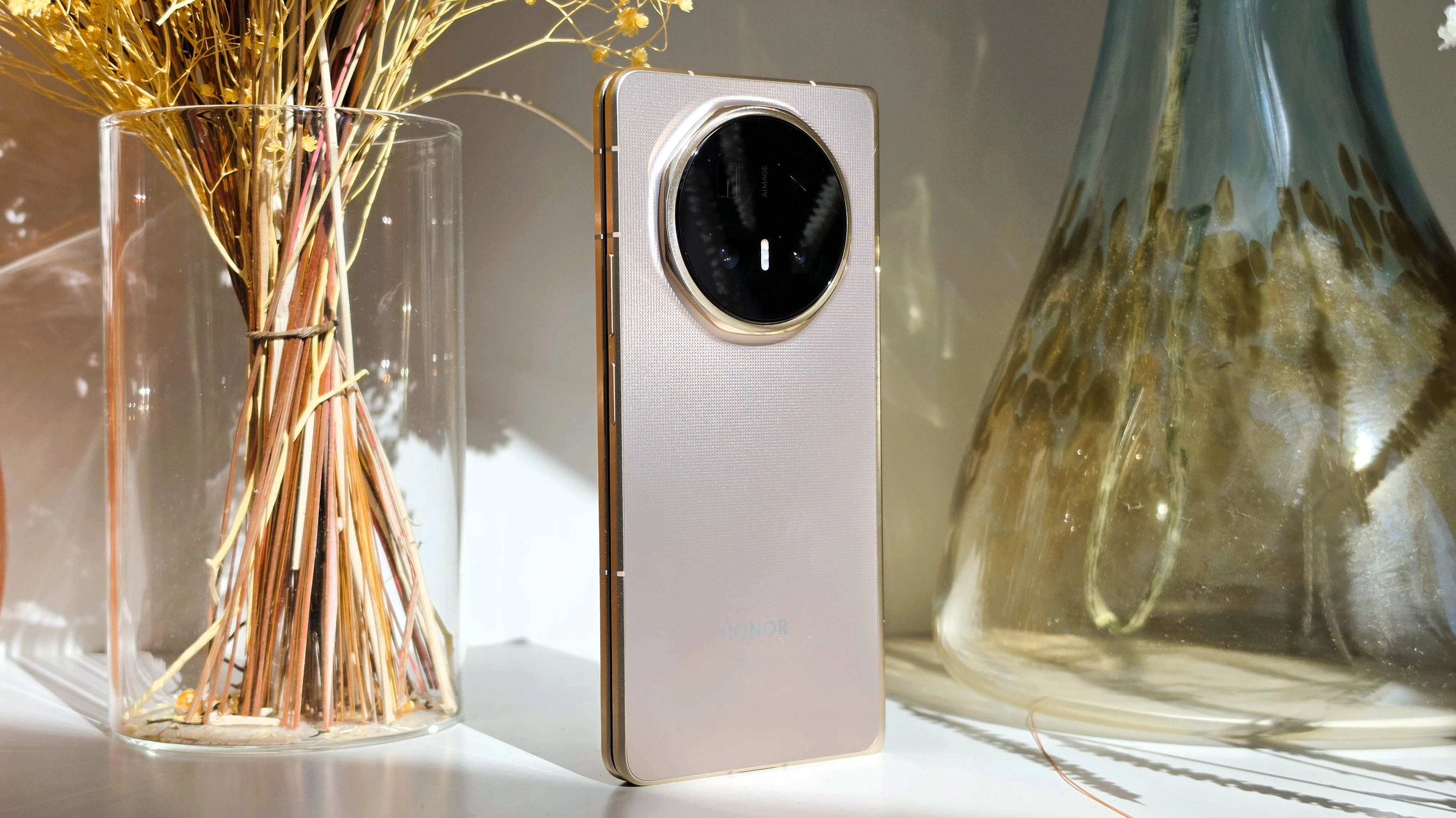 Das Honor Magic V6 gehört zu den ausgereiftesten Falt-Smartphones am Markt und setzt die Messlatte für die Konkurrenz erneut höher.