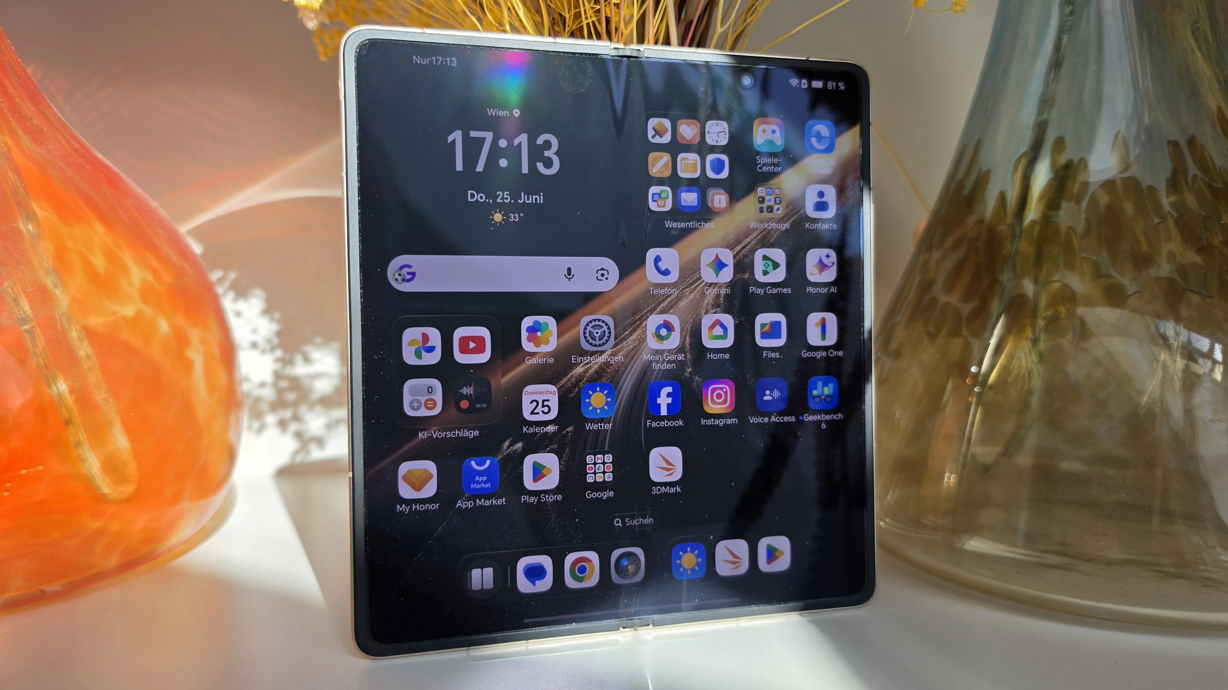 Das große 7,95-Zoll-Innendisplay und der 6,52-Zoll-Außenbildschirm überzeugen mit hoher Helligkeit und flüssiger Darstellung.