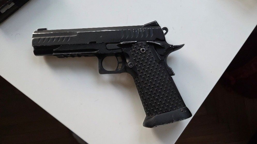 Die Polizei hat die Waffe sichergestellt.