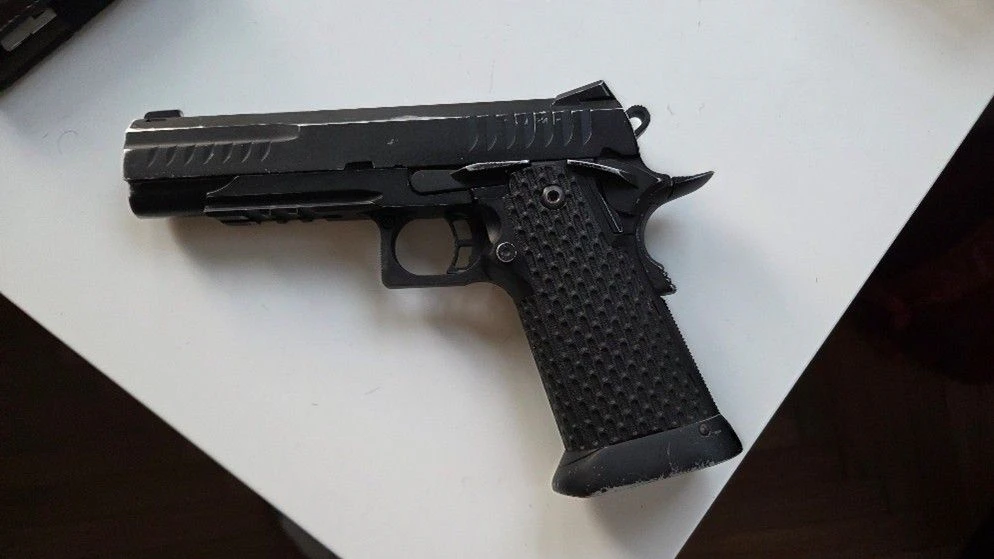 Die Polizei hat die Waffe sichergestellt.