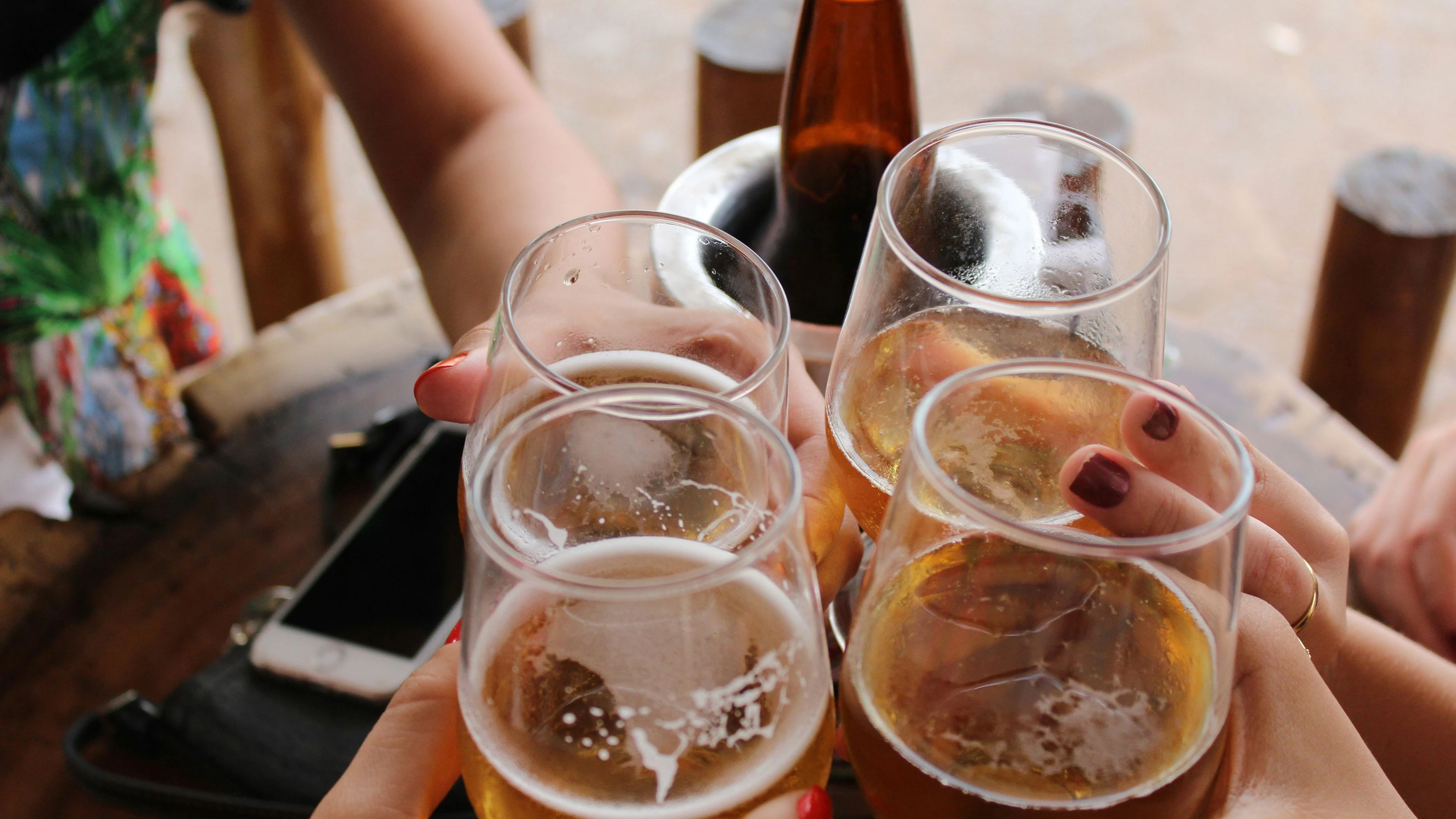 Ein kaltes Bier gehört für viele zum perfekten Sommerabend.
