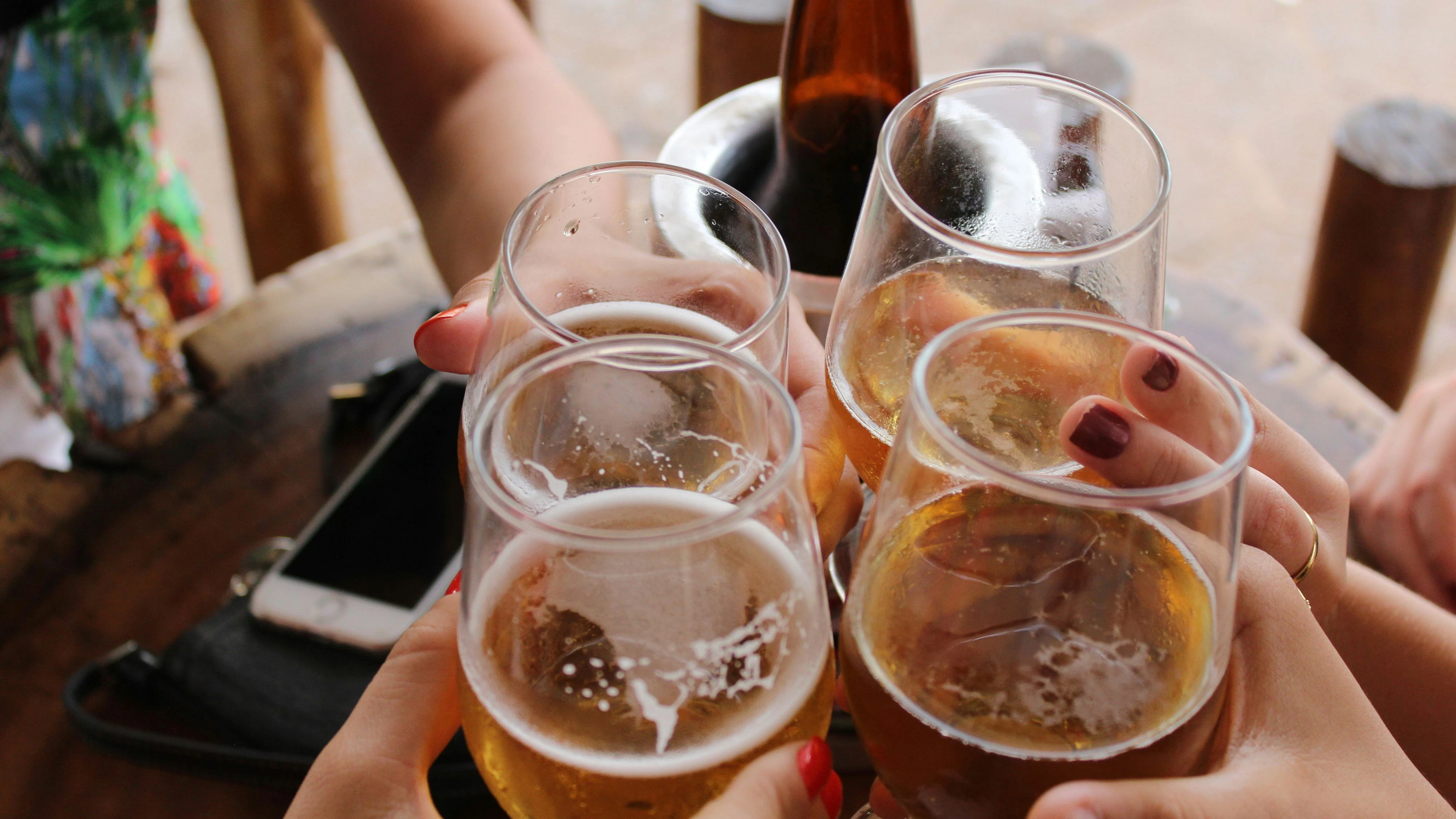 Ein kaltes Bier gehört für viele zum perfekten Sommerabend.