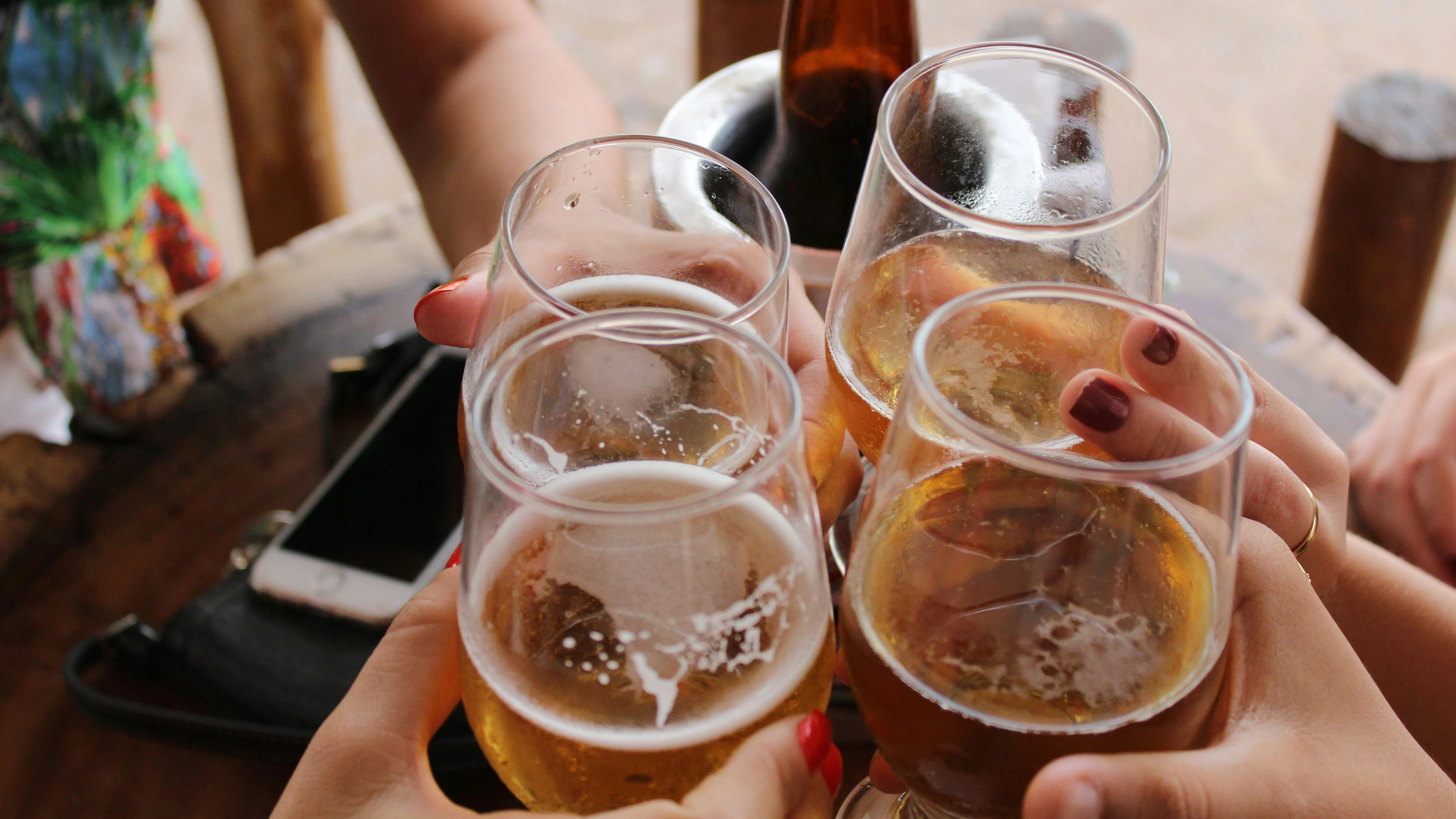 Ein kaltes Bier gehört für viele zum perfekten Sommerabend.
