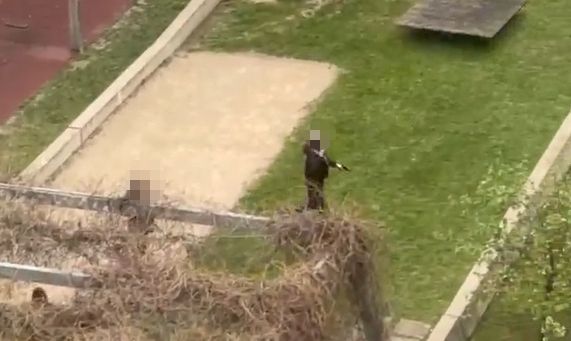 Heute.at - Schock-Video: Teenager schießt in Favoriten mit Pistole