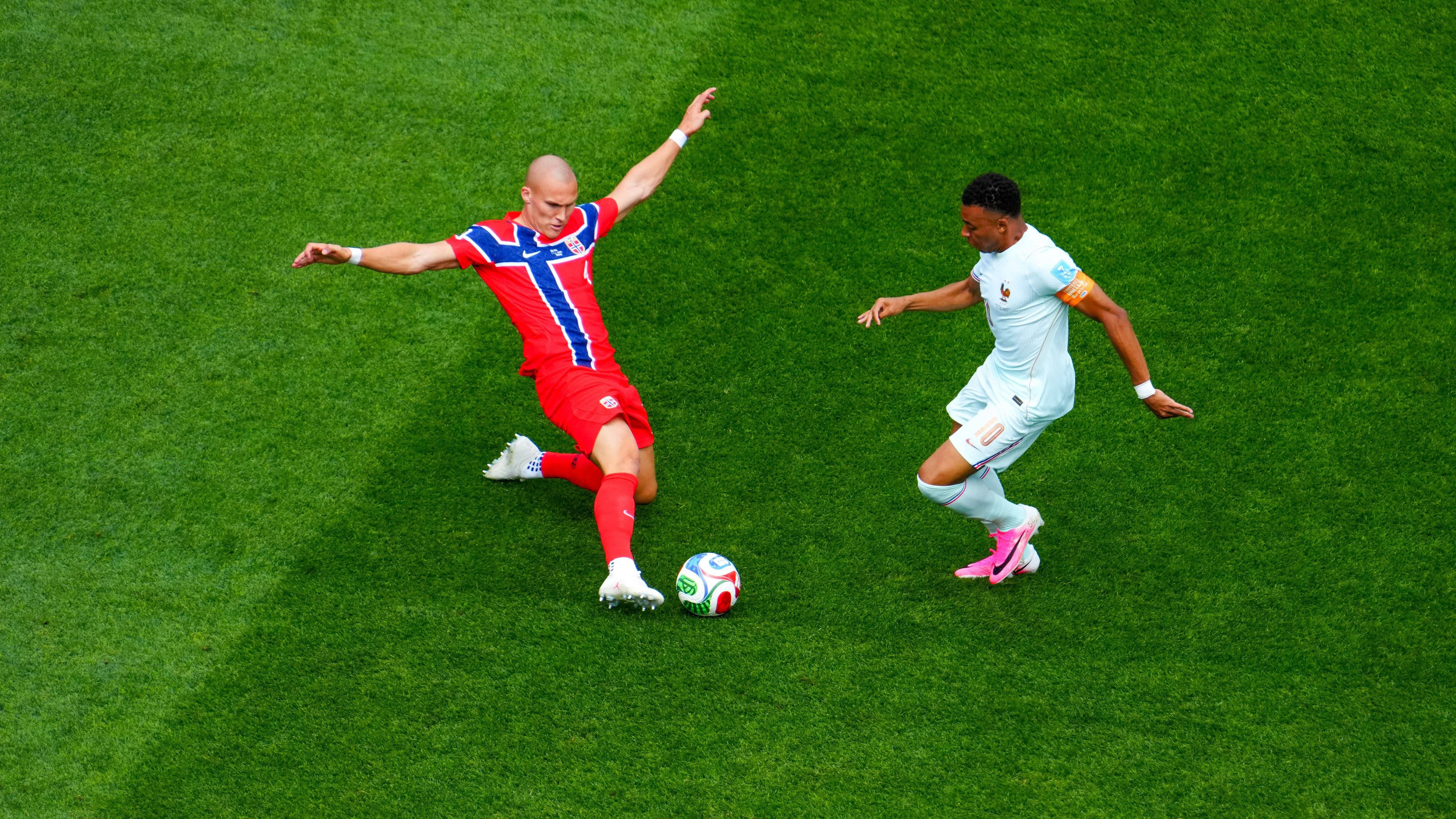 Kylian Mbappe hatte die ersten Chancen. 