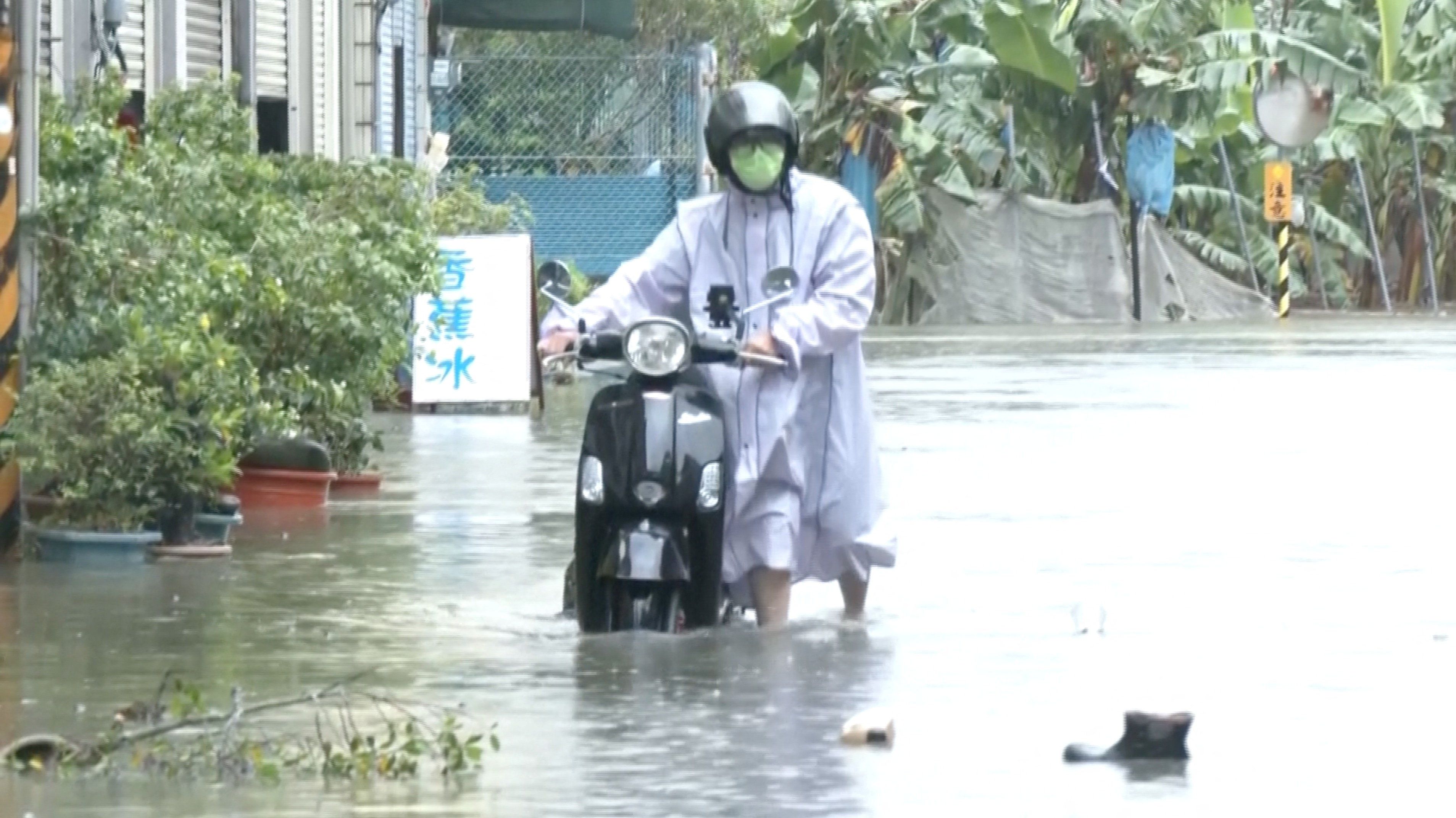 Tropensturm Mekkhala wütet aktuell in Japan und Taiwan