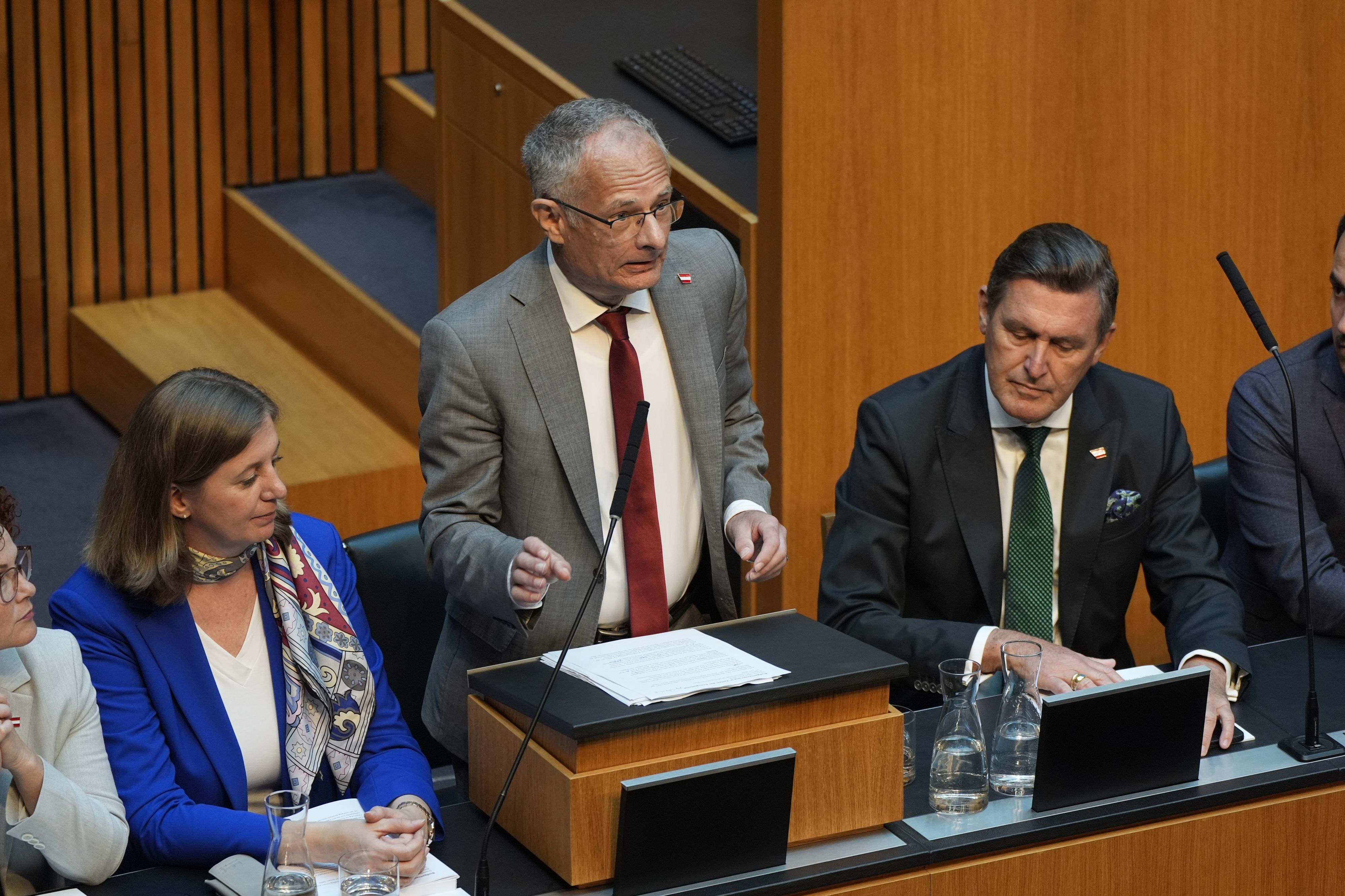 Finanzminister Marterbauer (SPÖ) präsentierte das Budget am 10. Juni im Parlament. Am 10. Juli soll es beschlossen werden.