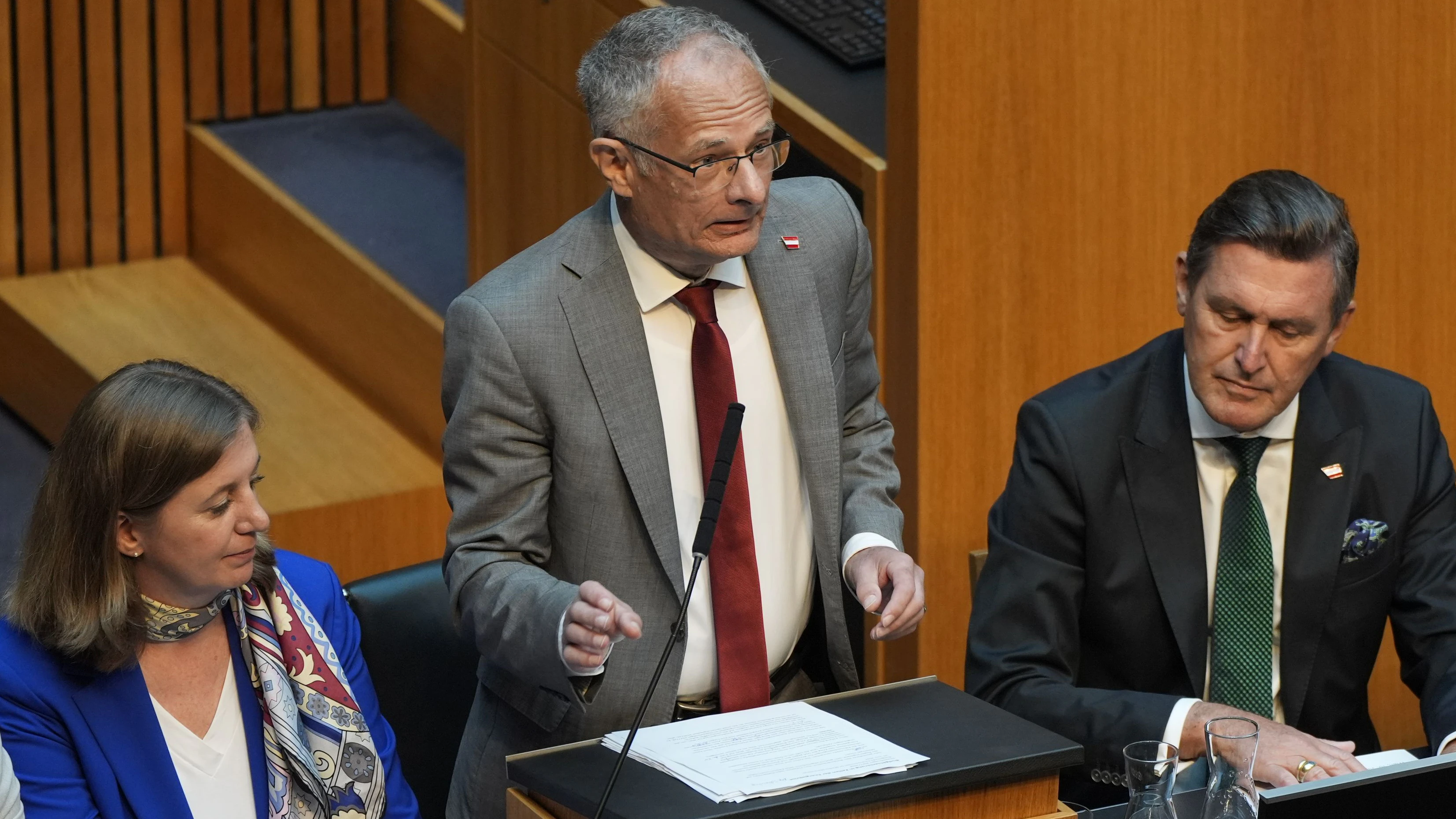 Finanzminister Marterbauer (SPÖ) präsentierte das Budget am 10. Juni im Parlament. Am 10. Juli soll es beschlossen werden.