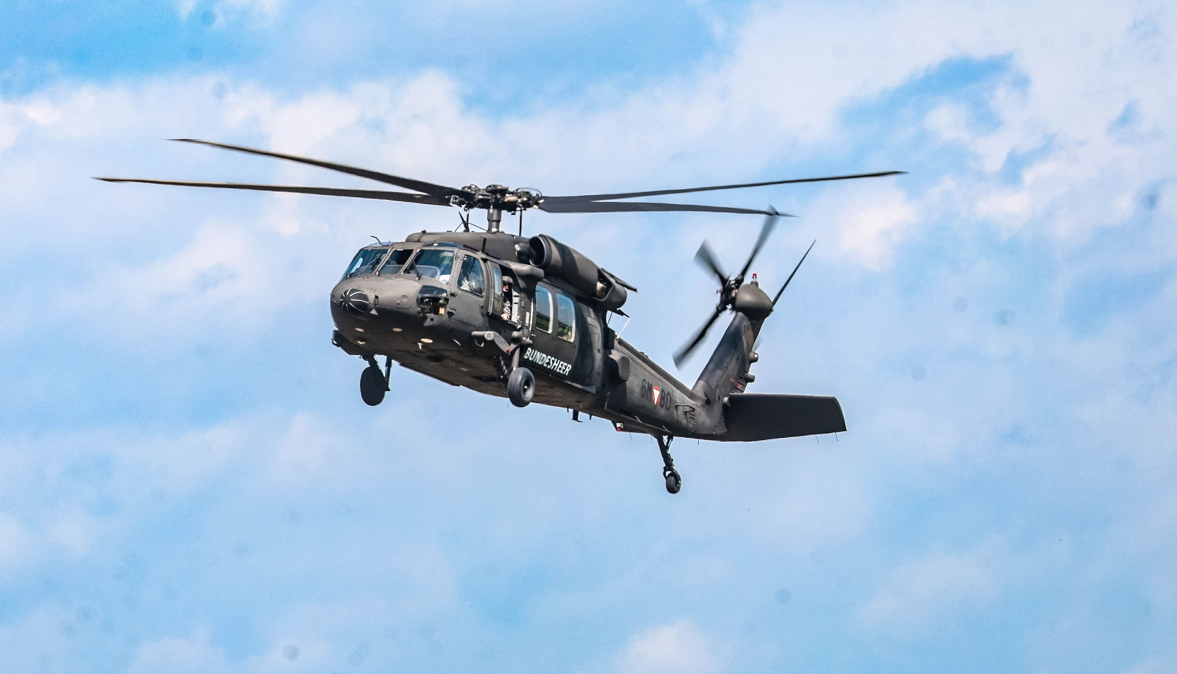 Über Graz kreiste in der Nacht auf Freitag ein Bundesheer-Hubschrauber. (Symbolbild)
