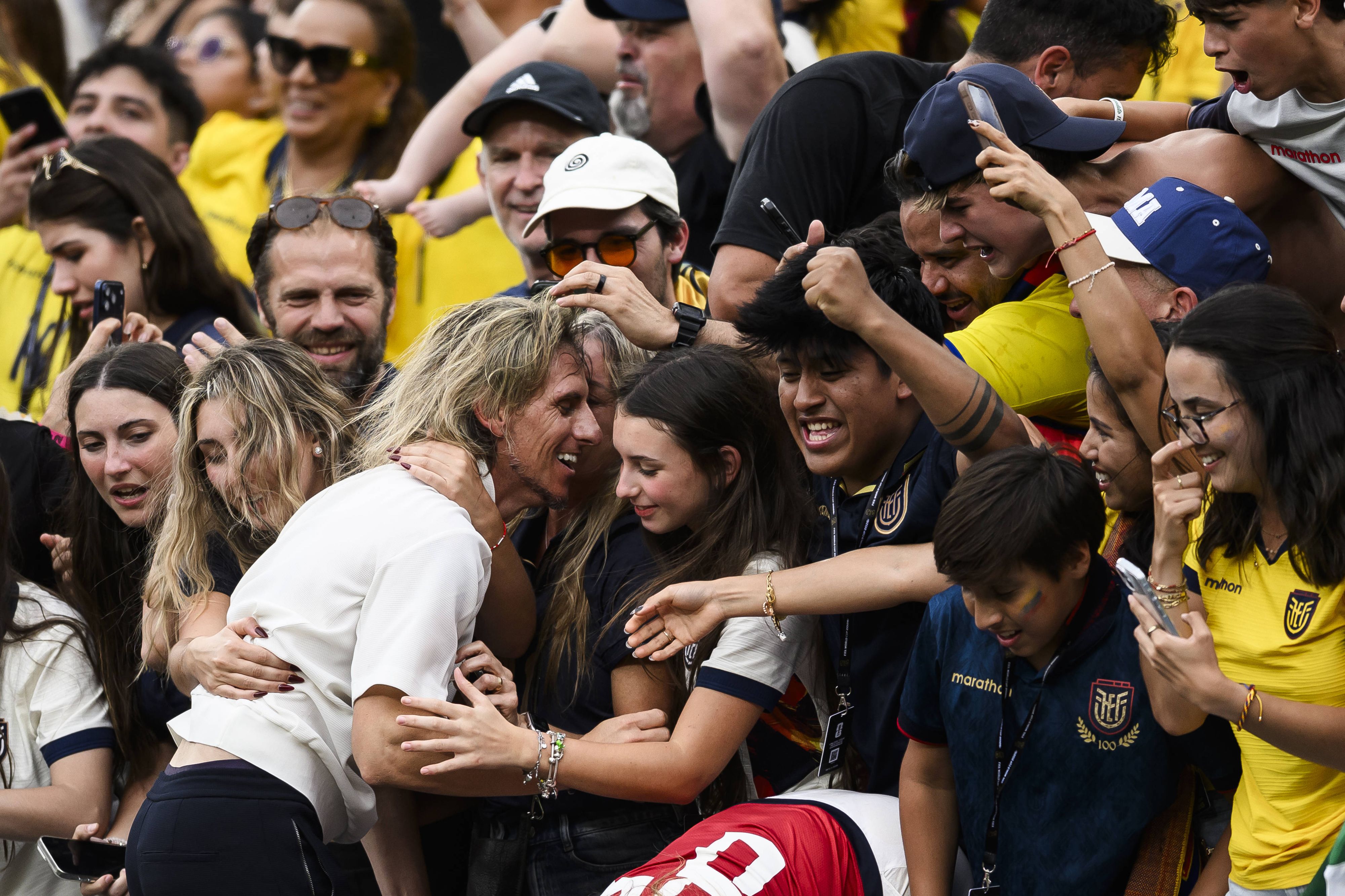 Der emotionale WM-Jubel von Ecuadors Teamchef Sebastian Beccacece. 