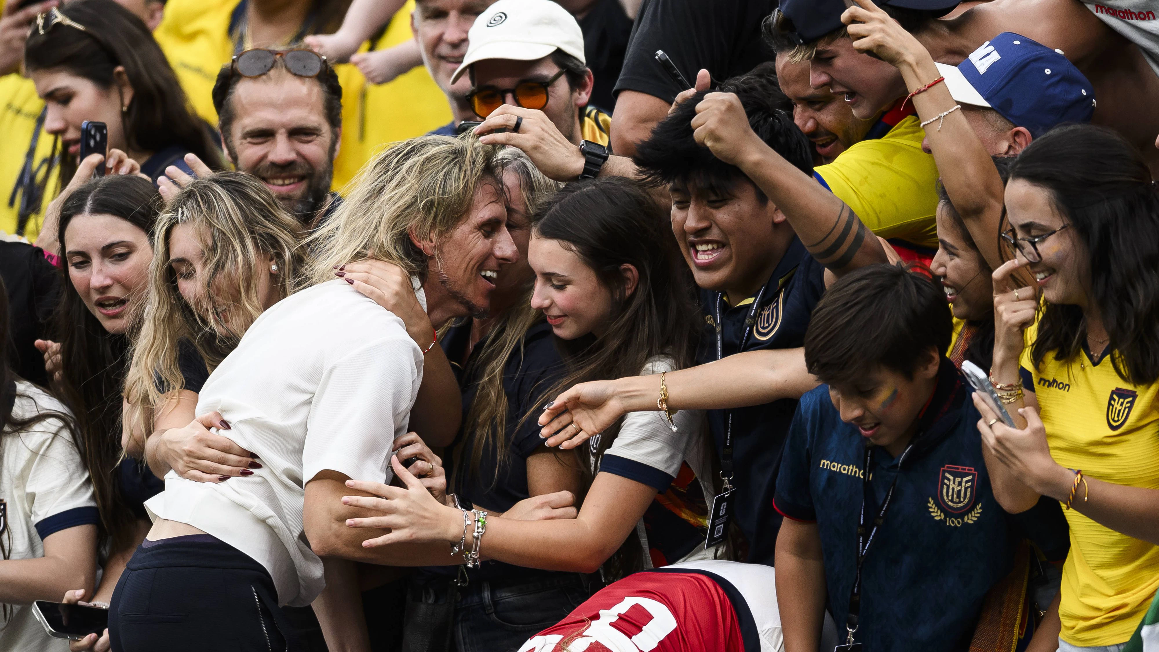 Der emotionale WM-Jubel von Ecuadors Teamchef Sebastian Beccacece. 