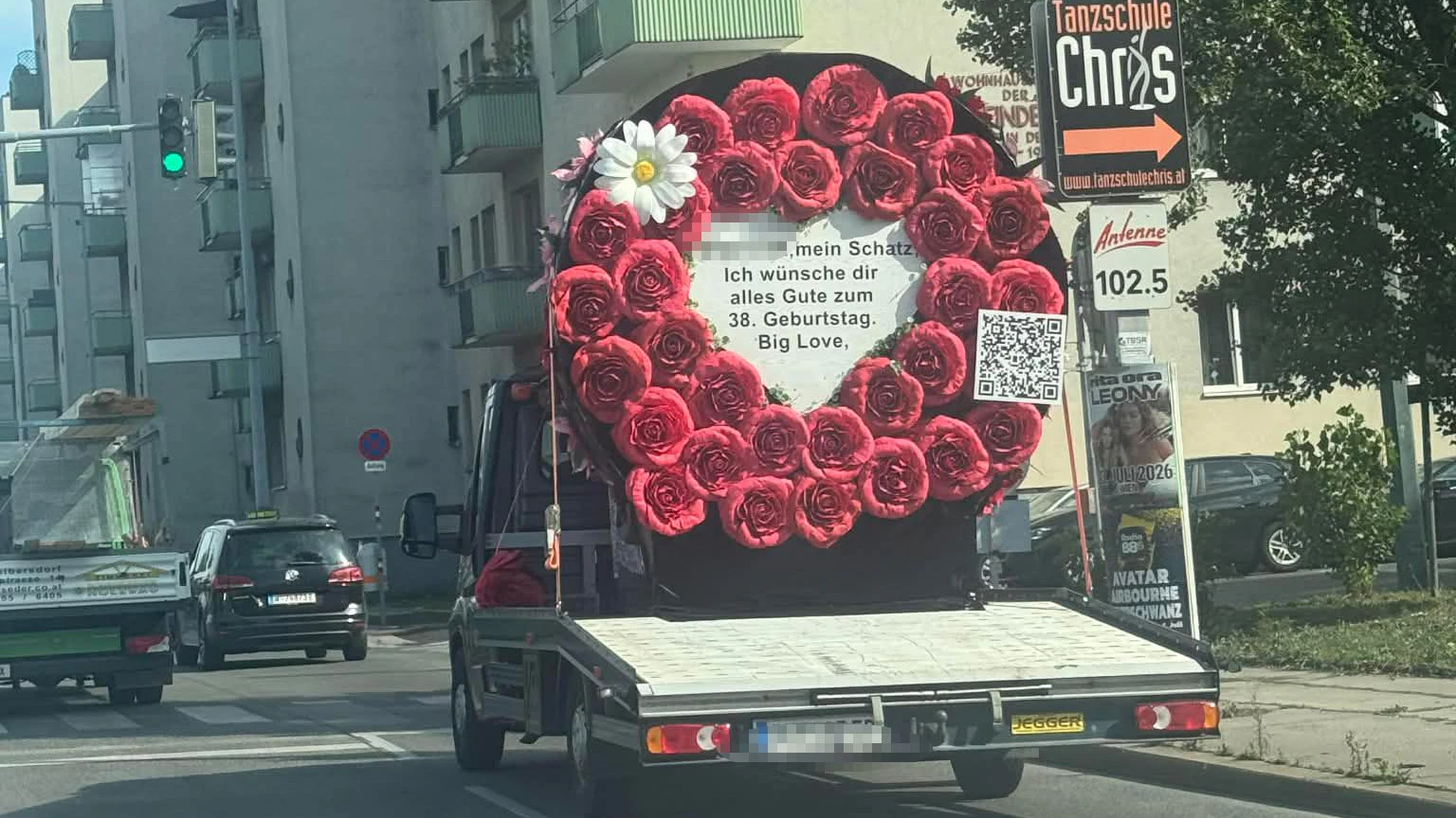Heute.at - Wiener kann nicht fassen, was er auf Straße sieht