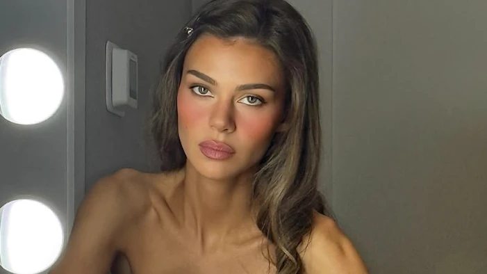 Nicola Peltz-Beckham zeigt sich im Netz komplett nackt.