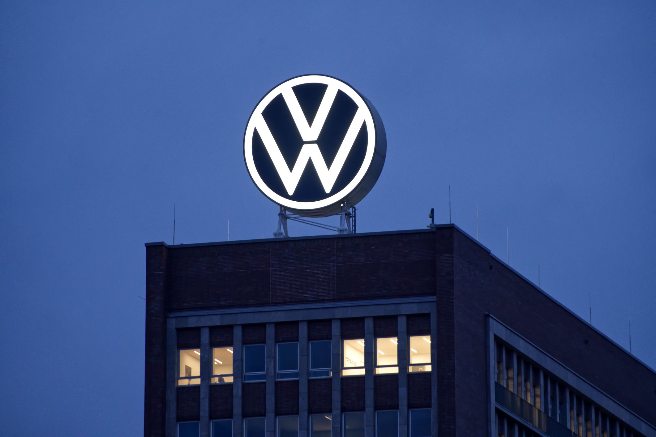 Beim Automobilkonzern VW droht ein massiver KAhlschlag. 