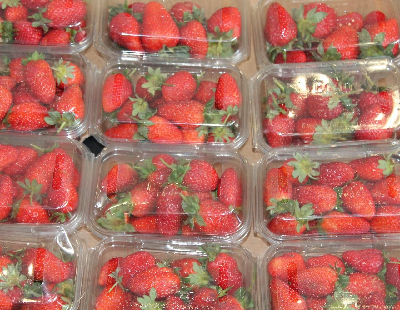 Frische Erdbeeren im Supermarkt