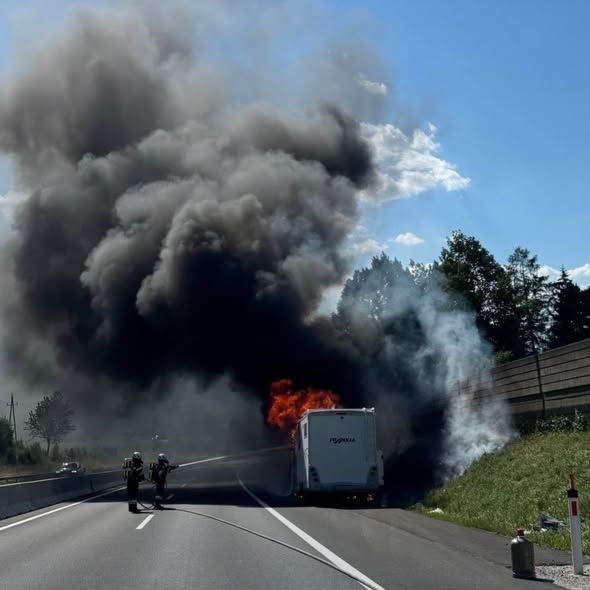 Das Fahrzeug stand in Vollbrand.