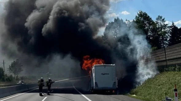 Das Fahrzeug stand in Vollbrand.