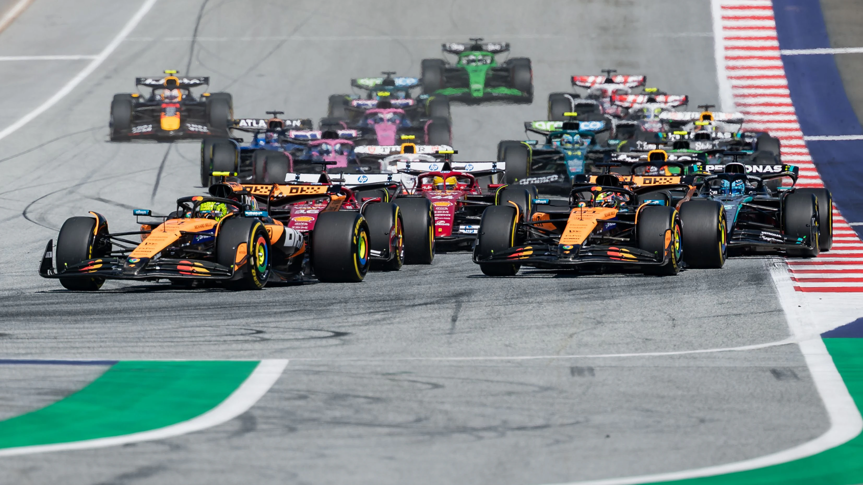 Heute.at - Russell siegt in Spielberg vor Verstappen und Antonelli