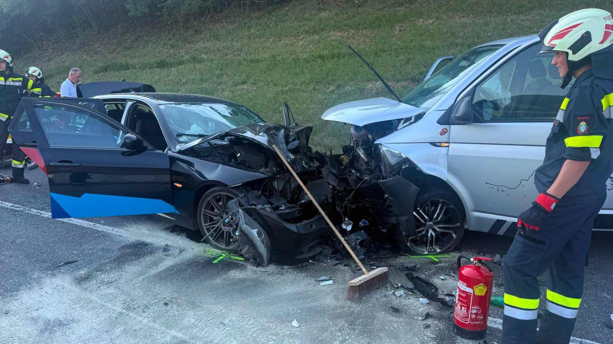 Heute.at - Alkolenker kracht in Gegenverkehr - Familie verletzt