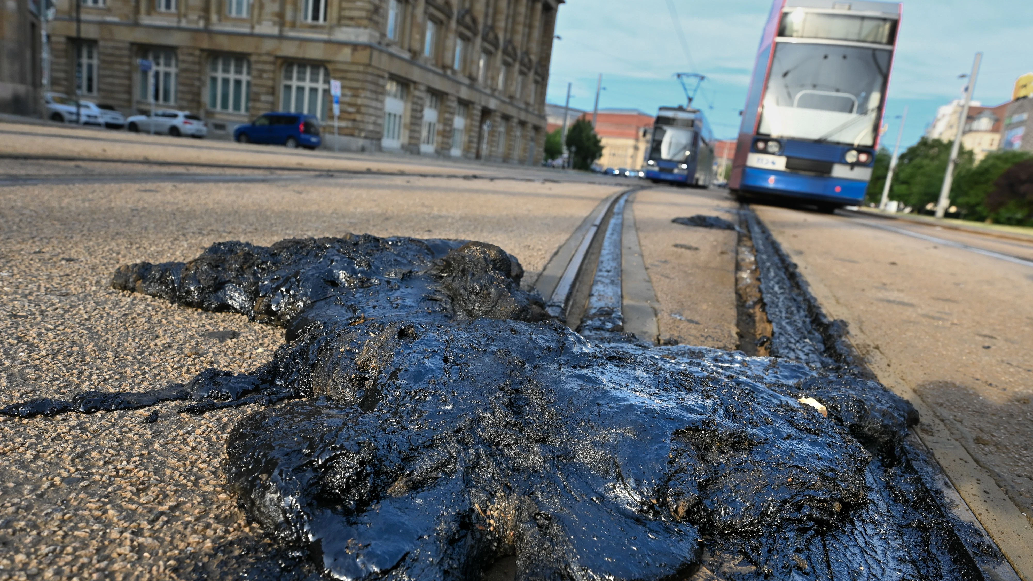 Heute.at - Zu heiß für's Gleis! Hitze legt Straßenbahnen lahm