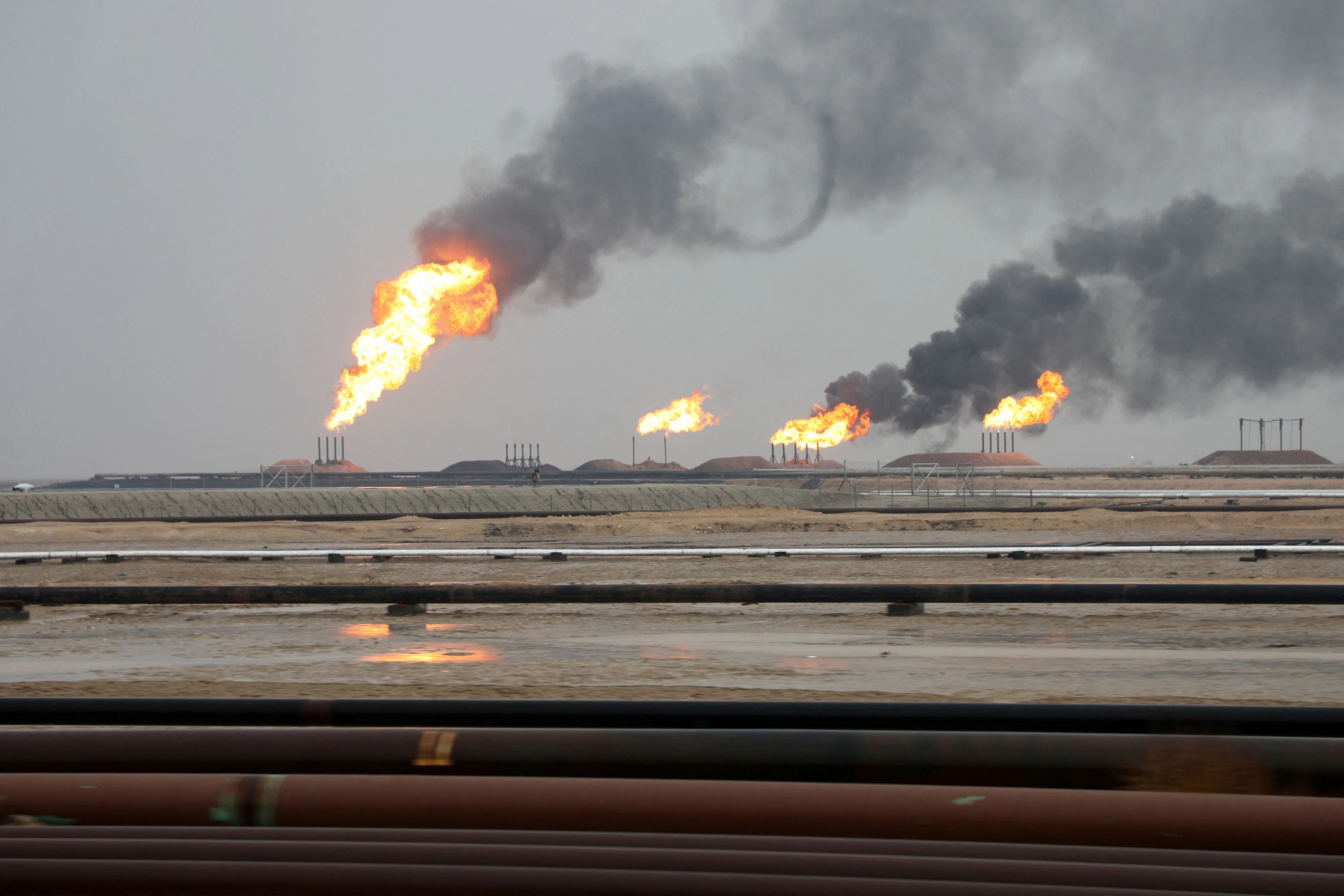 Ölfeld bei Basra im Irak: die Konzerne setzen künftig wieder häufiger auf direkte Beteiligungen