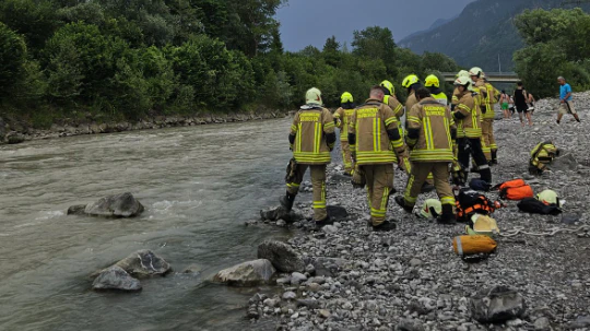 Heute.at - Familie bei Ausflug von Wasserwalze erfasst – drei Tote