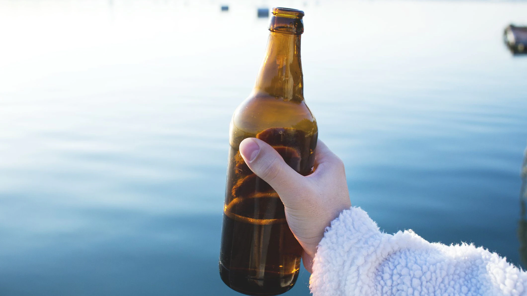Heute.at - Aufregung am See – Eltern geben Baby und Kleinkind Bier