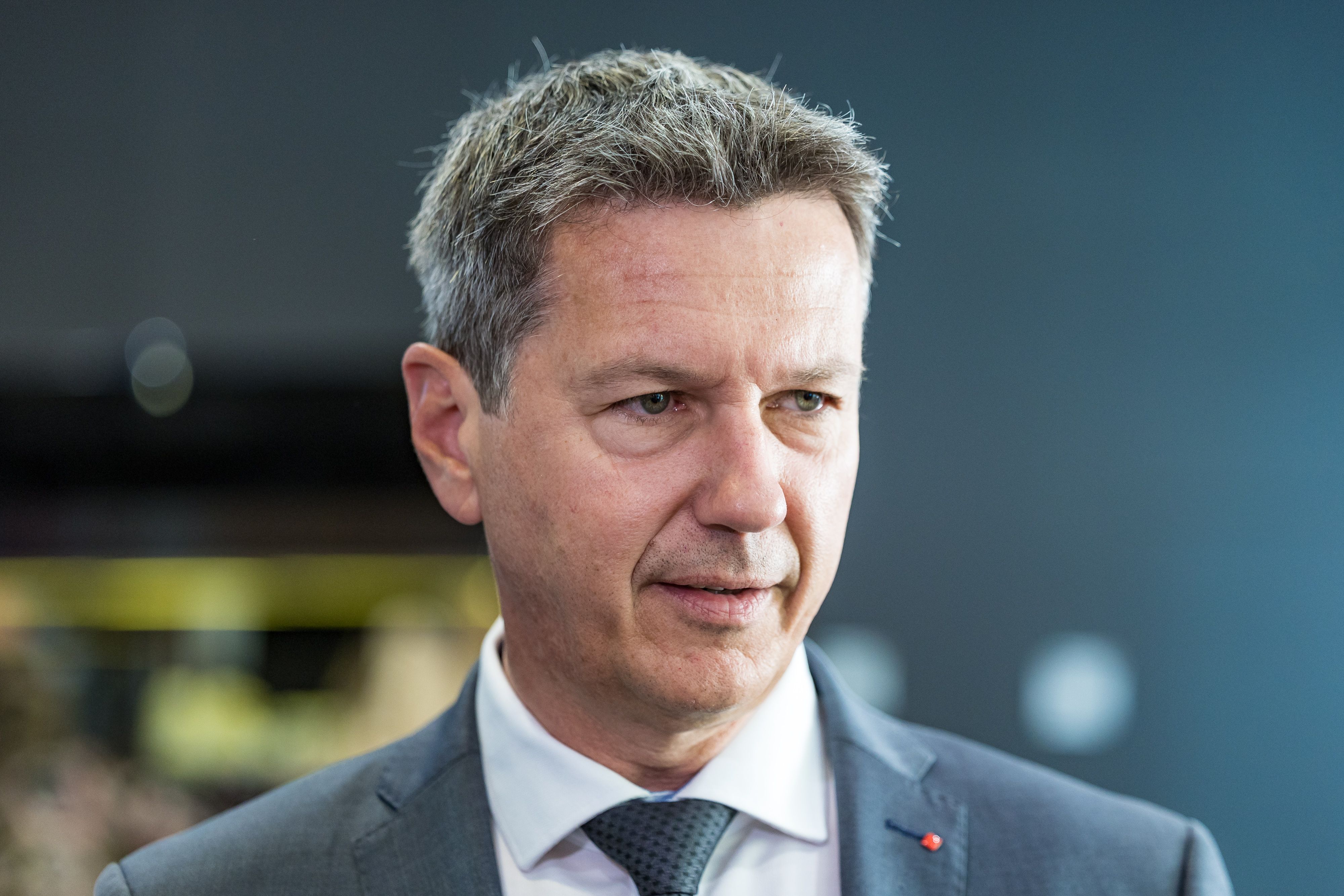 Kärntens Landeshauptmann Daniel Fellner (SPÖ) will die Sommerferien wegen der Hitze um zwei Wochen vorverlegen.