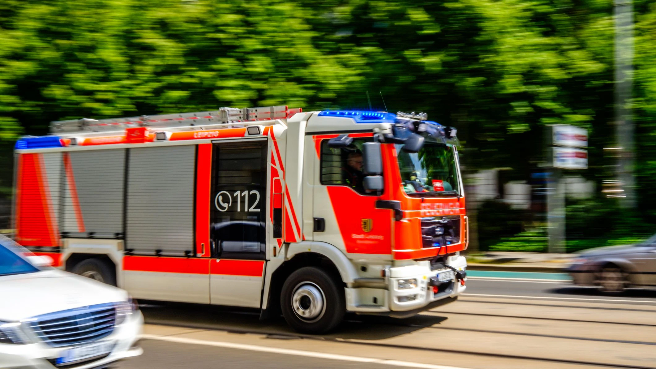 Die Feuerwehr musste die Braut aus dem Lift befreien. (Symbolbild)