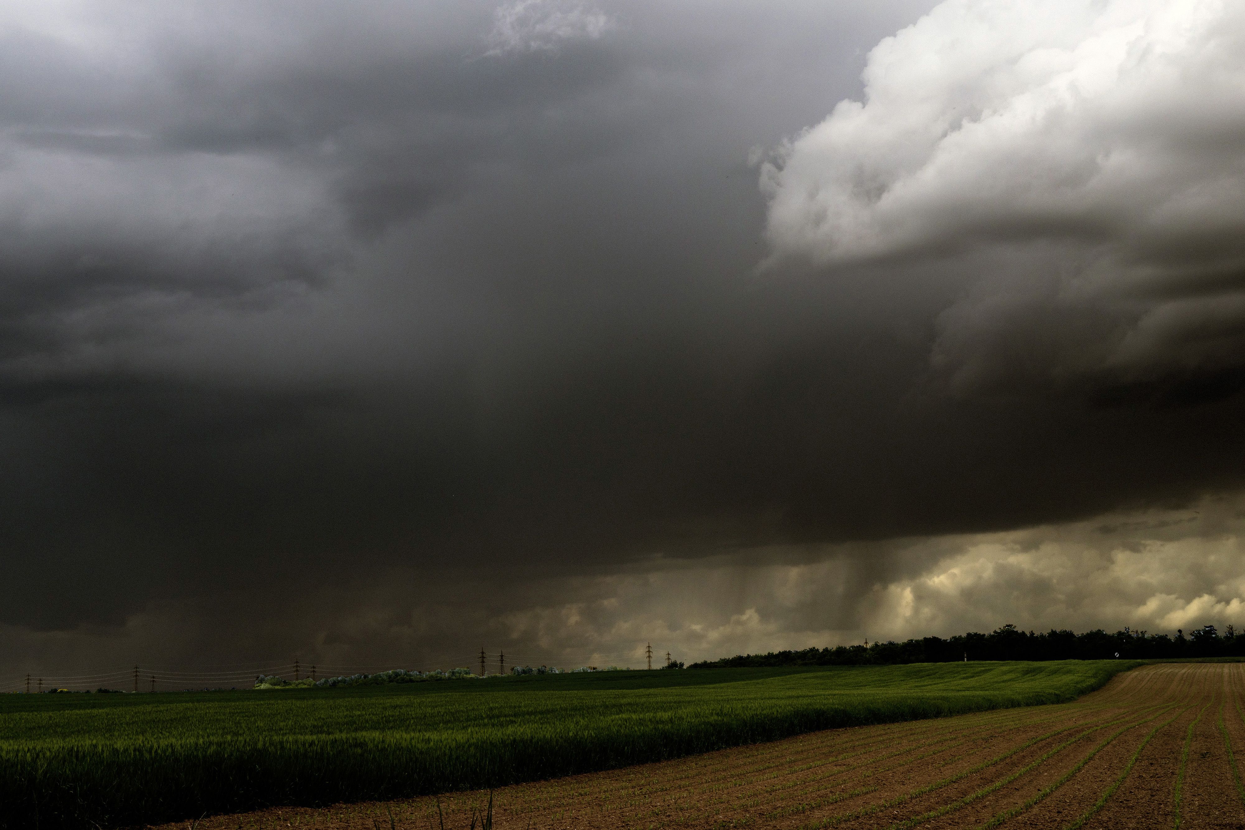Heute.at - Kaltfront bringt kräftige Gewitter nach Österreich
