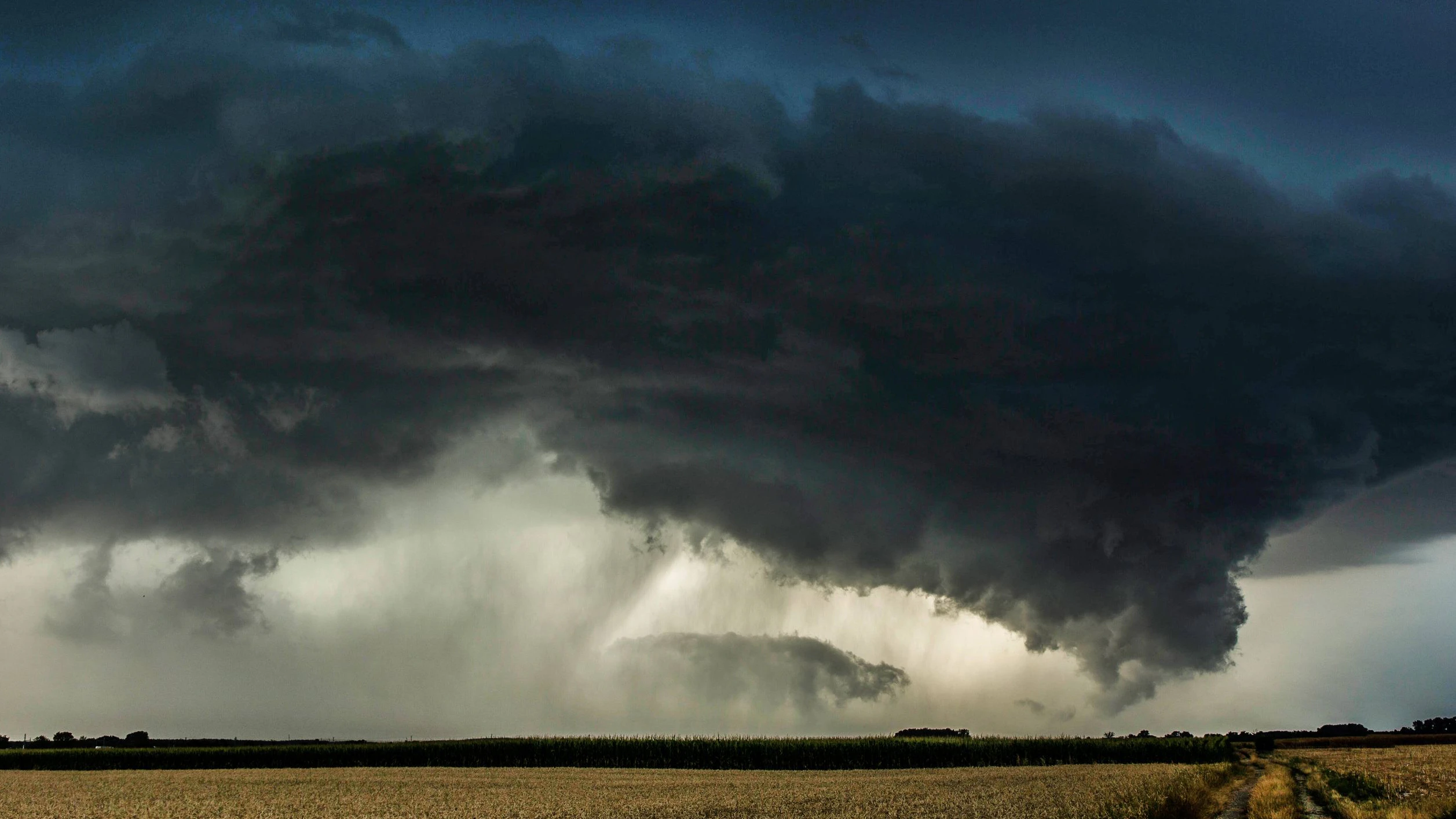 Ein kräftiges Gewitter nimmt am Dienstag Kurs auf Österreich.