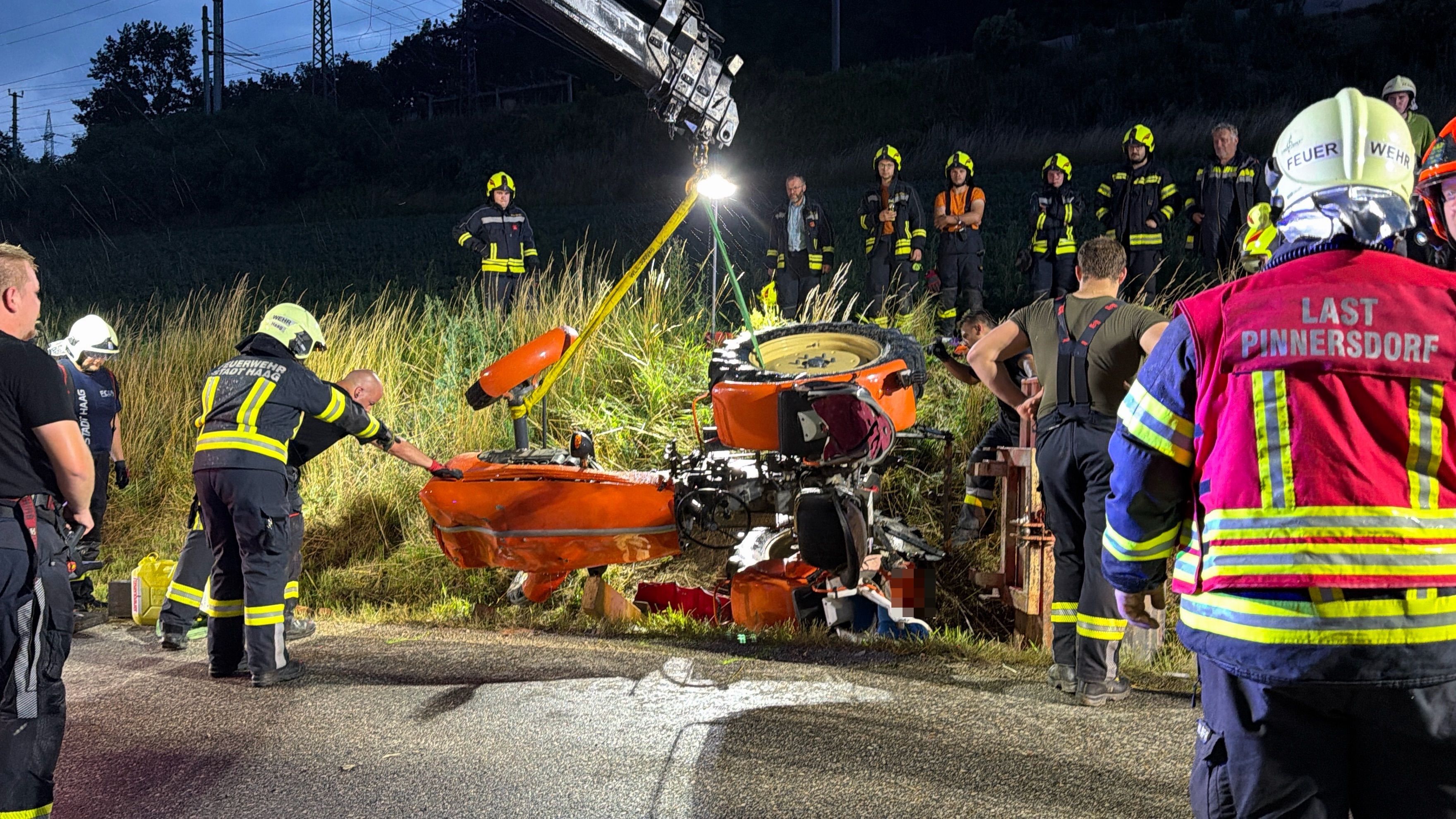 Schwerer Traktorunfall bei Haag fordert zwei Schwerverletzte