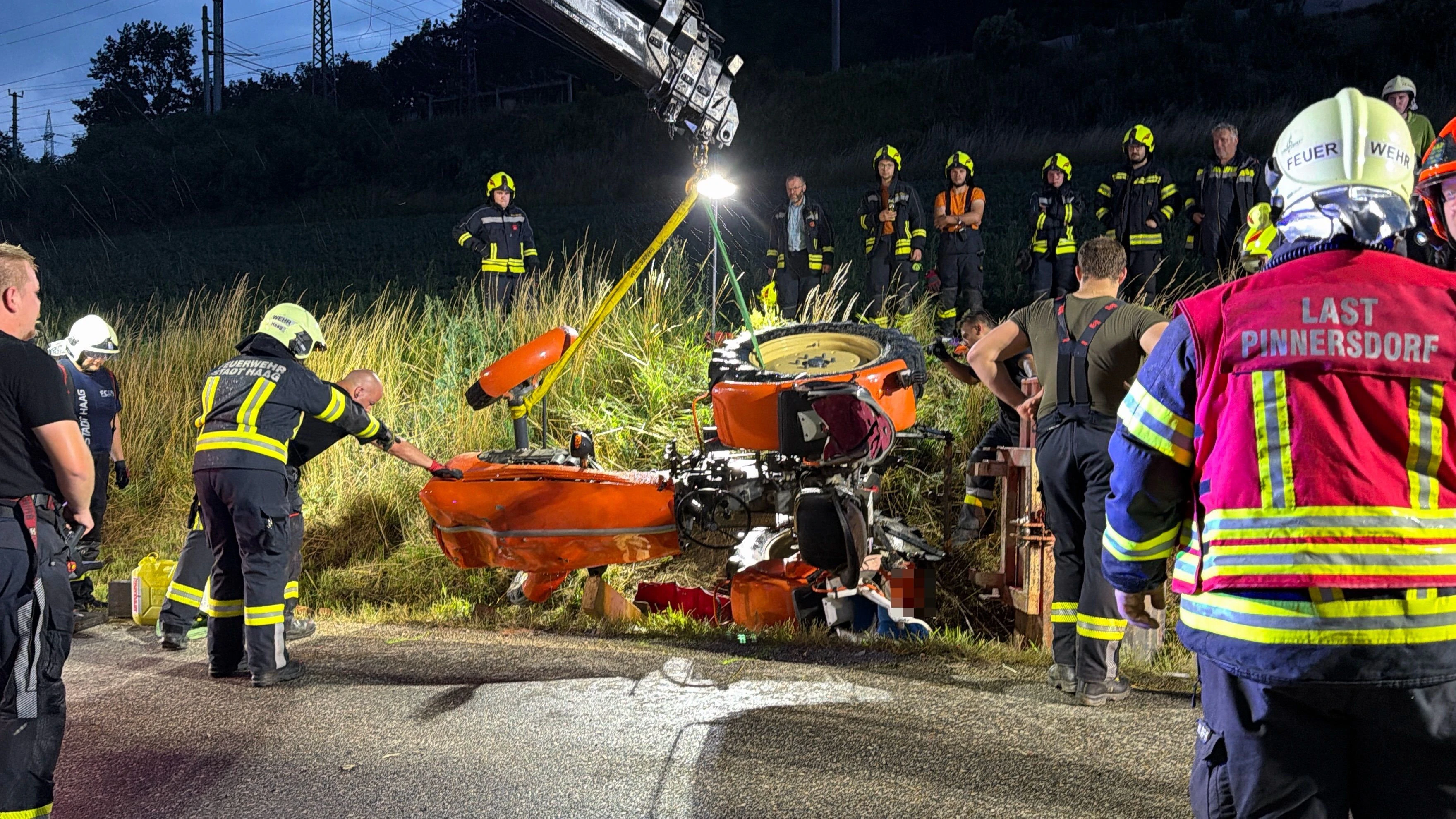 Schwerer Traktorunfall bei Haag fordert zwei Schwerverletzte