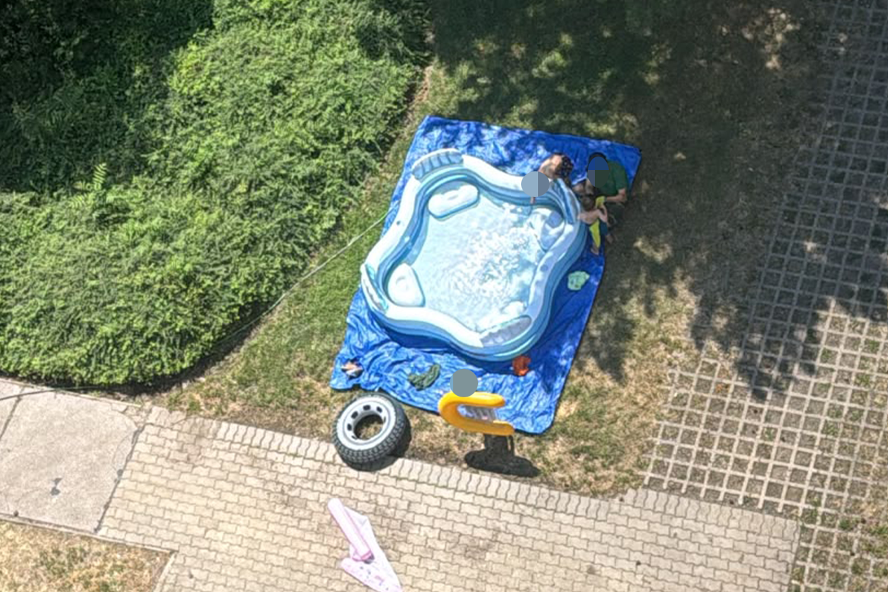 Heute.at - Glut-Hitze in Wien! Kids planschen jetzt im Gemeindebau
