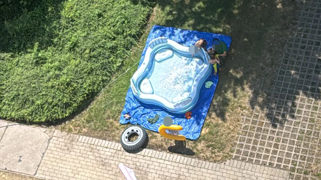 Heute.at - Glut-Hitze in Wien! Kids planschen jetzt im Gemeindebau