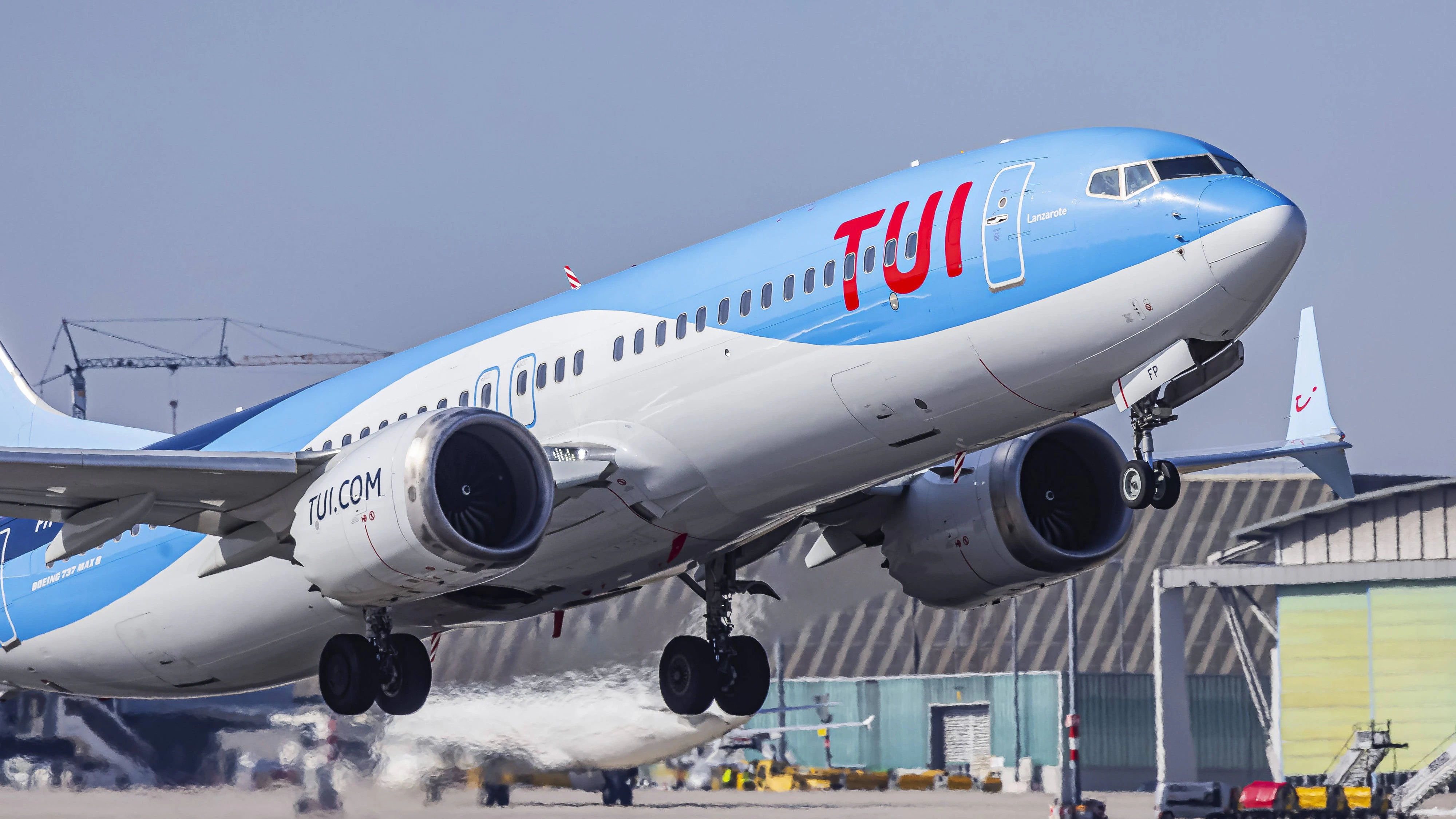 Heute.at - TUI-Flieger kracht mit Heck auf Landebahn