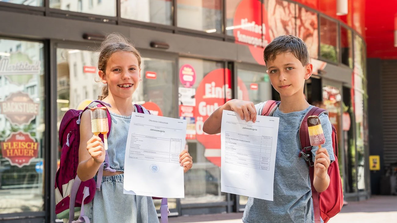 Wer sein aktuelles Zeugnis vorlegt, kann bei Penny ein Gratis-Eis abstauben.