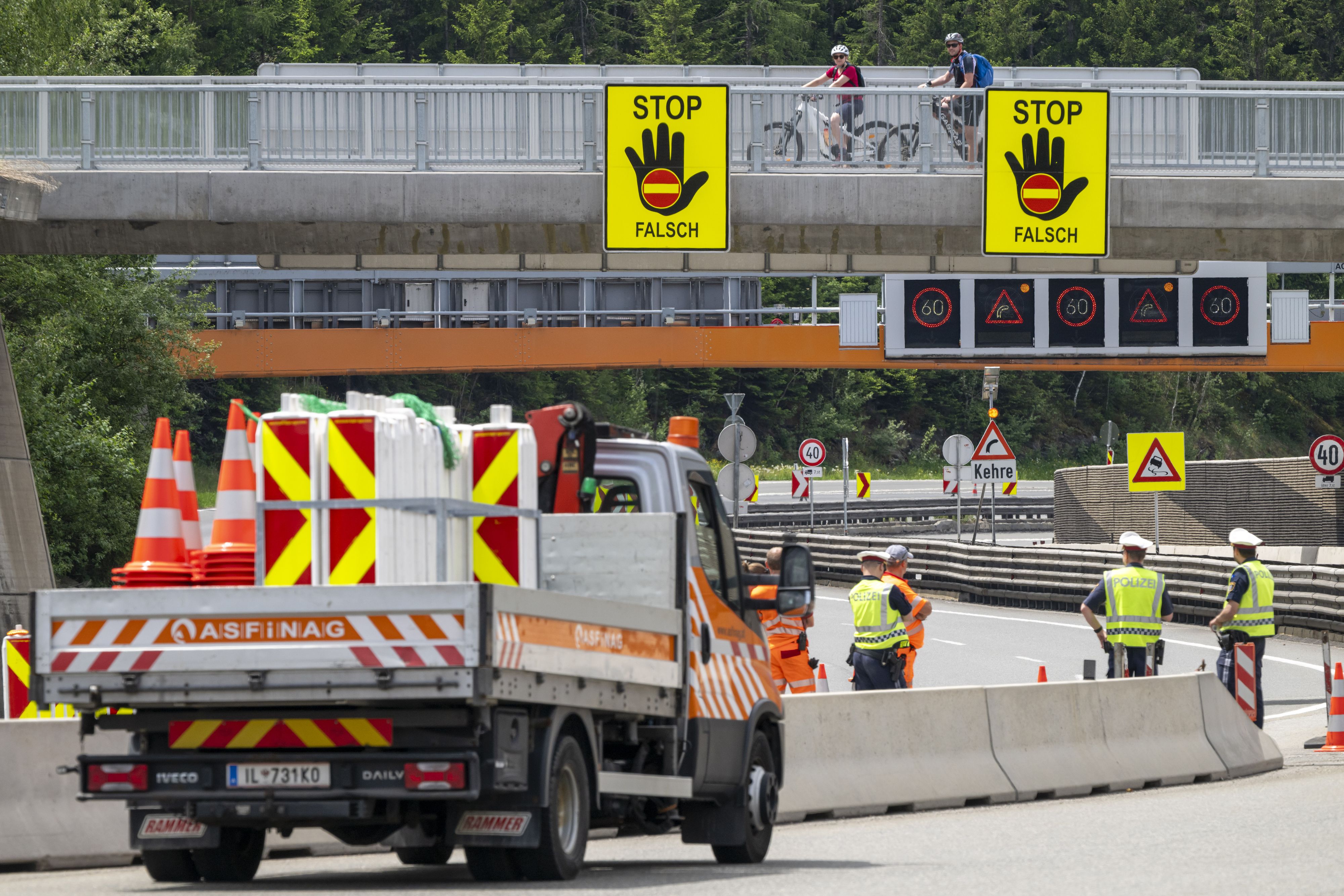 Bei dem Unfall auf der A2 kam ein Mann ums Leben.