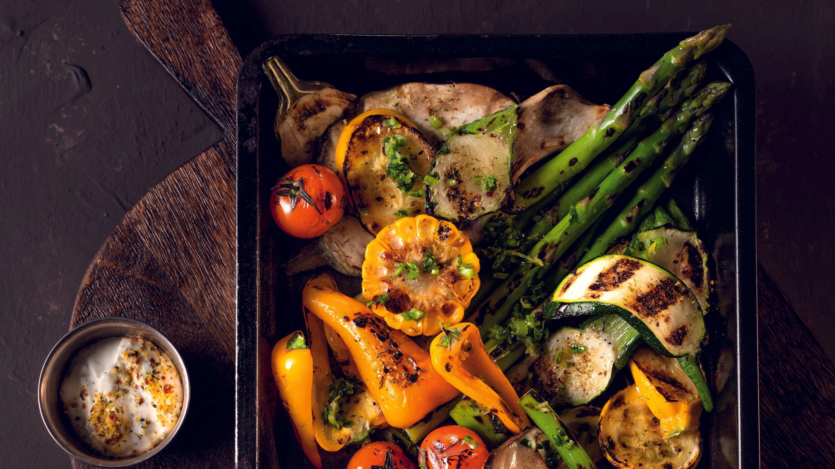 Heute.at - Sommerliches Grillgemüse mit Gremolata und Dips