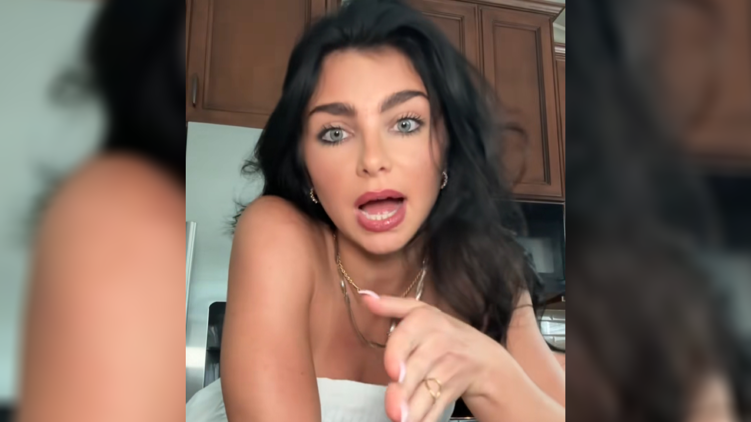 Influencerin behauptet, Frauen sollten das Wahlrecht verlieren, da „Feminismus eine CIA-Verschwörung“ sei.