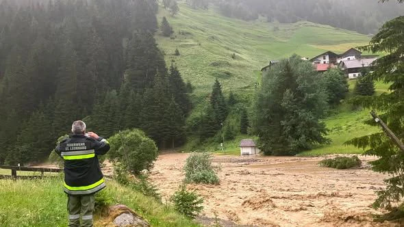 Heute.at - Unwetter-Drama! 1.000 Tiroler sitzen fest, Strom aus