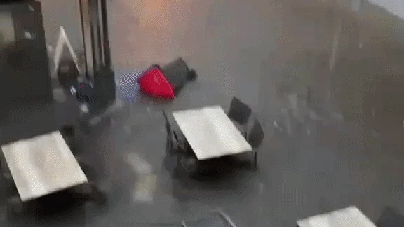 Heute.at - Land unter! Plötzlich schwimmt alles in dieser Stadt