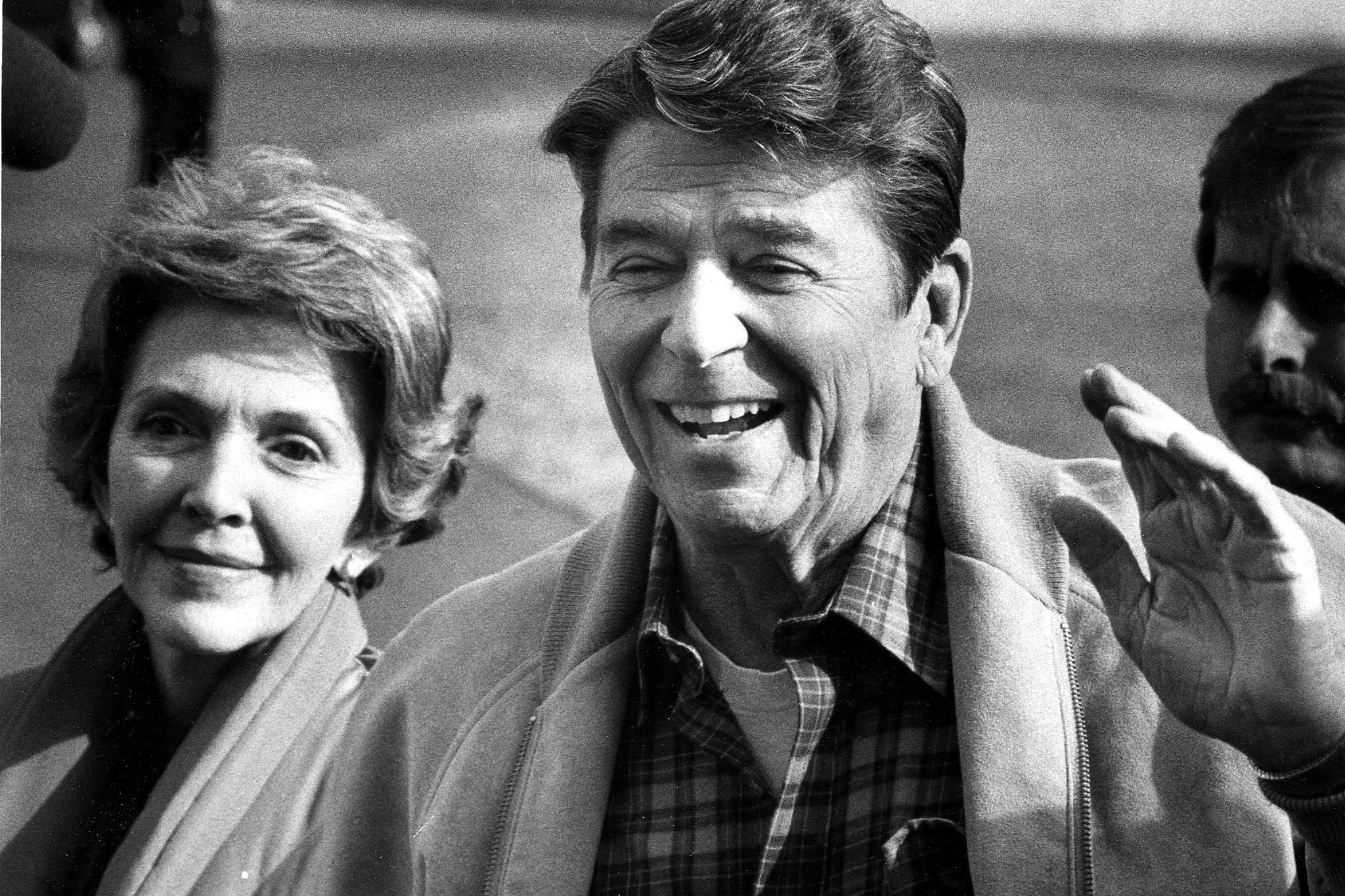 Als PRäsident beliebter denn als Schauspieler: Ronald Reagan, hier mit Ehefrau Nancy, 1982 nach einem Weekend in Camp David