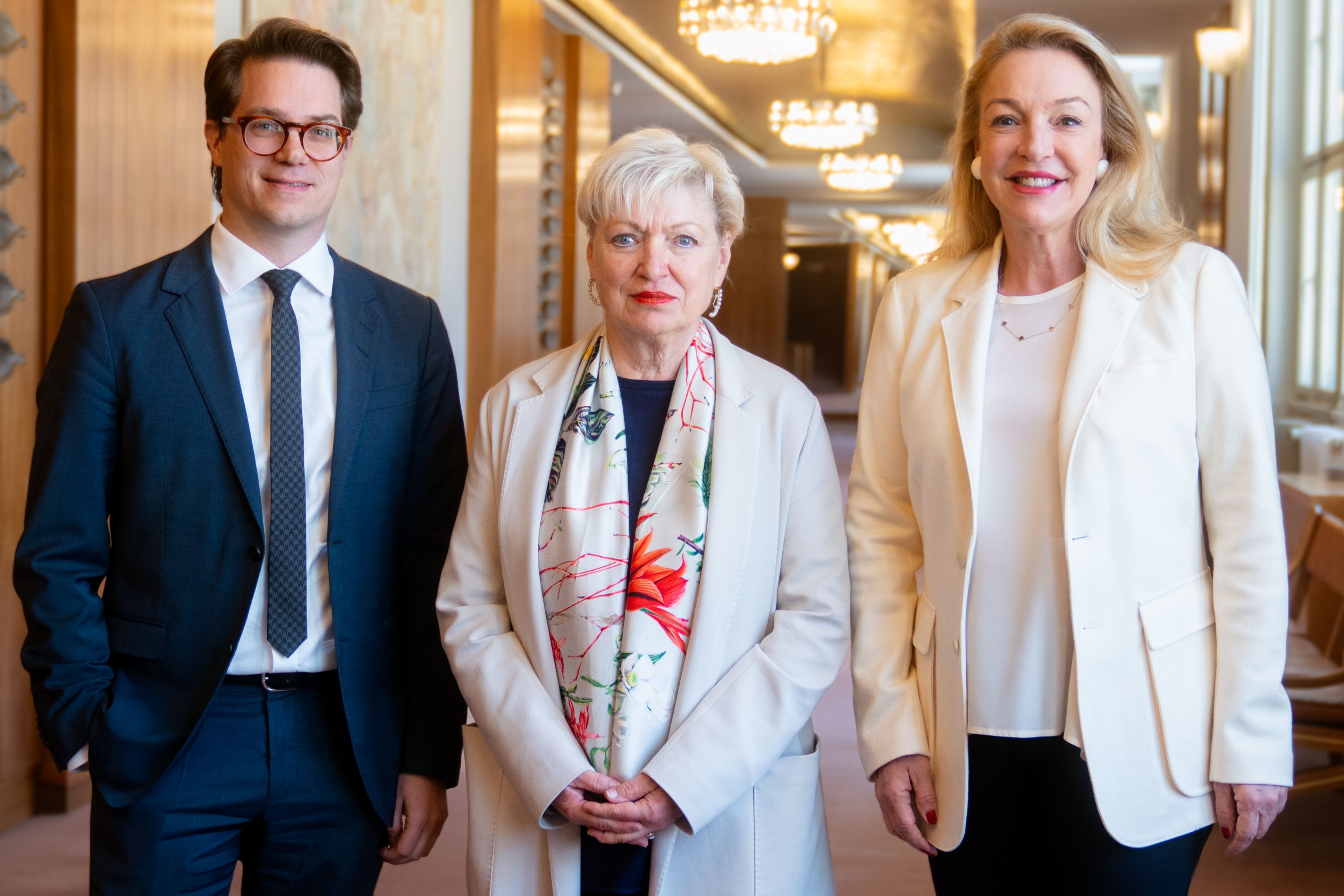 Die Salzburger Festspiele starten bald, freuen sich der Kaufmännische Direktor Lukas Crepaz, Intendantin Karin Bergmann und Festspiel-Präsidentin Kristina Hammer (v.l.).