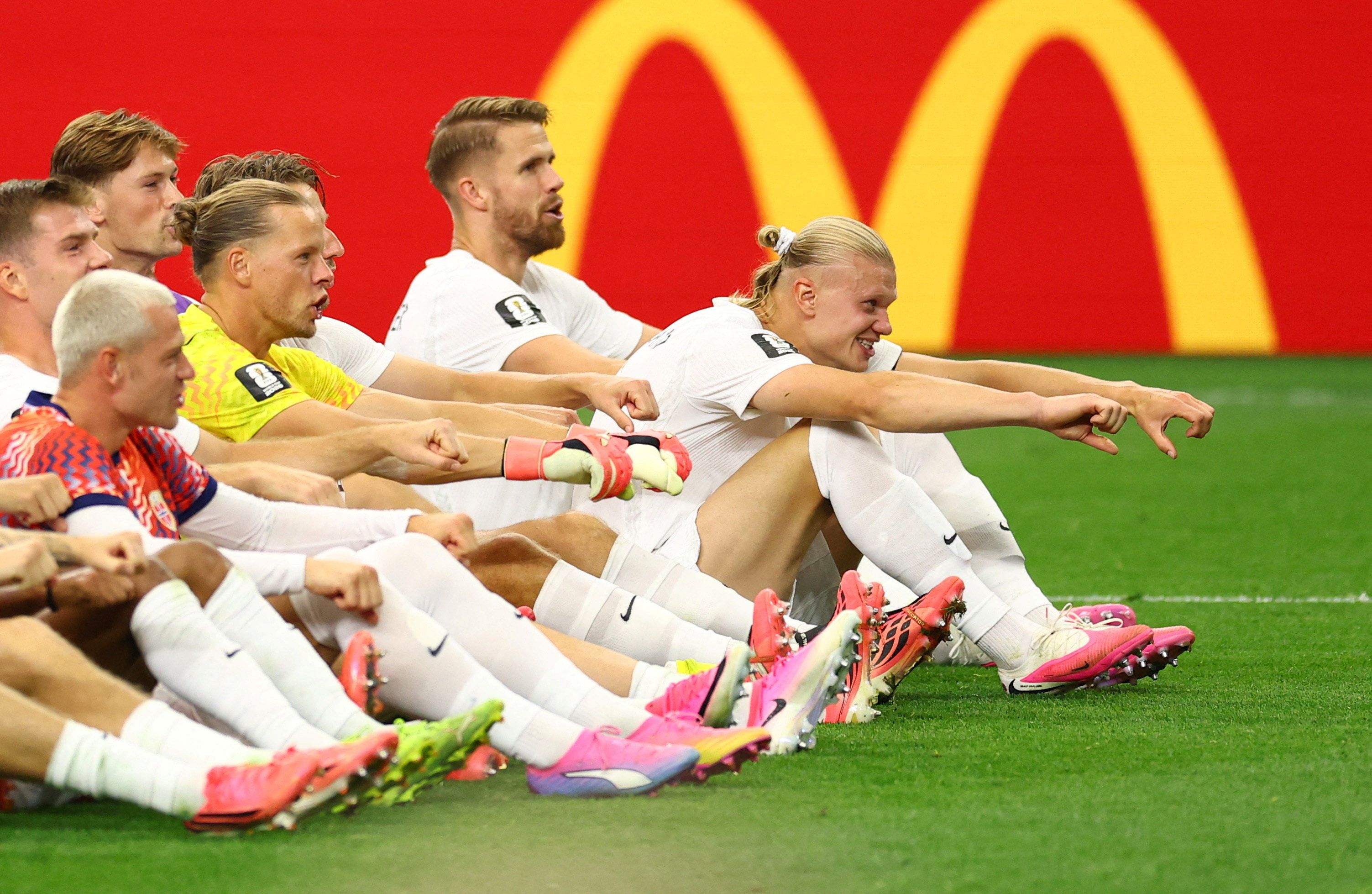 Der Rudel-Jubel von Norwegens Team nach dem Achtelfinal-Aufstieg. 