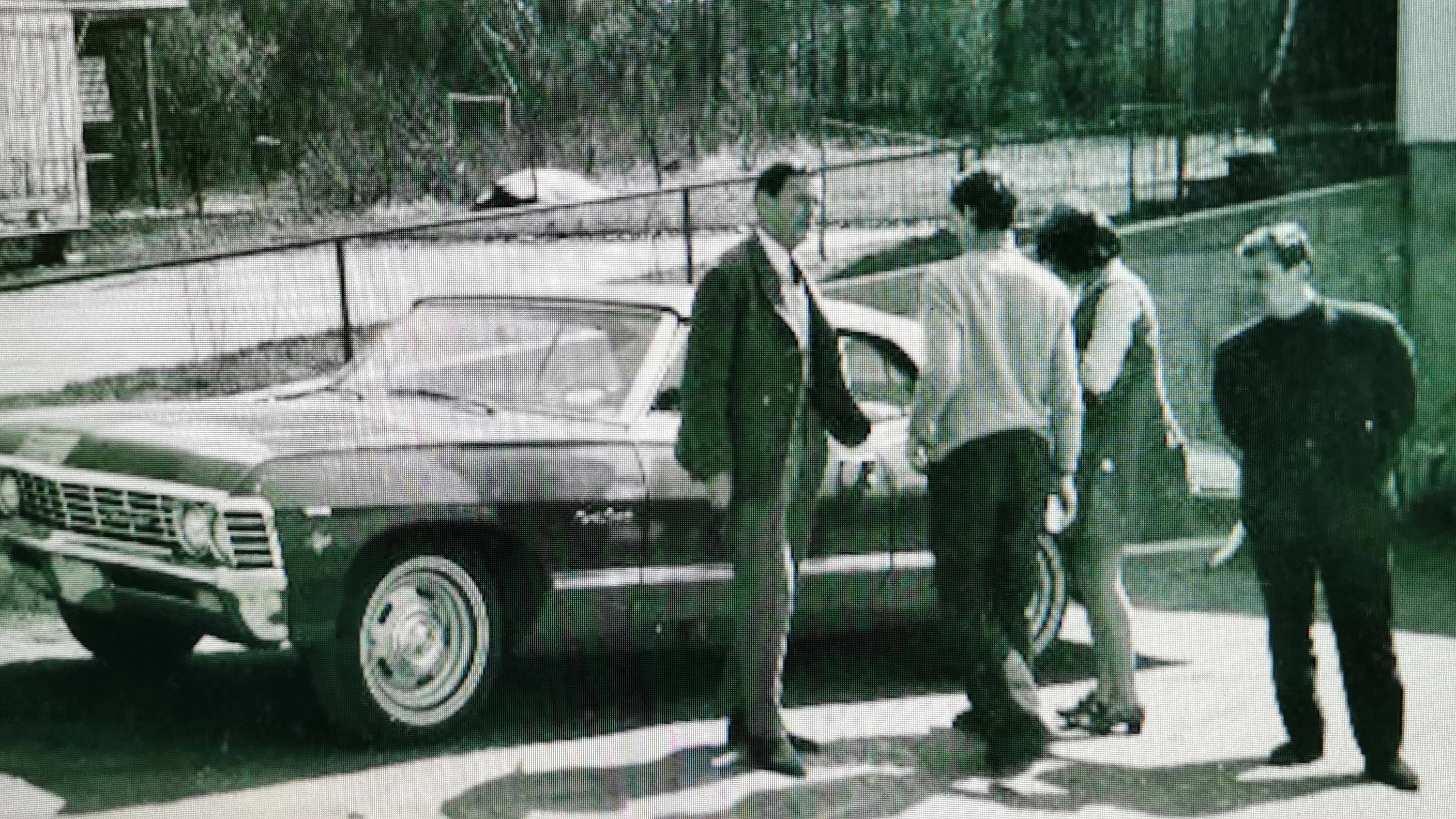 Der "Chevy" mit meinem Vater, mir, meiner Schwester und dem Käufer aus Wien (r.)