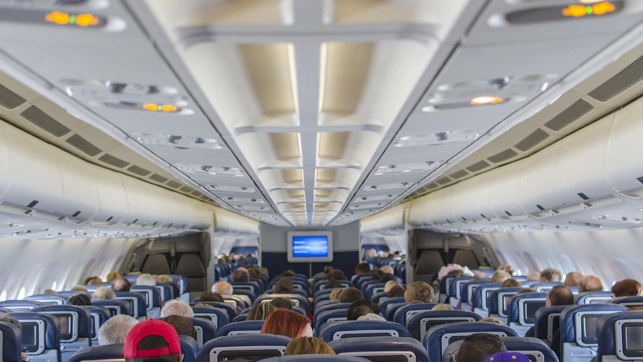 Heute.at - Schuhe im Flieger: Darum bloß nicht ausziehen