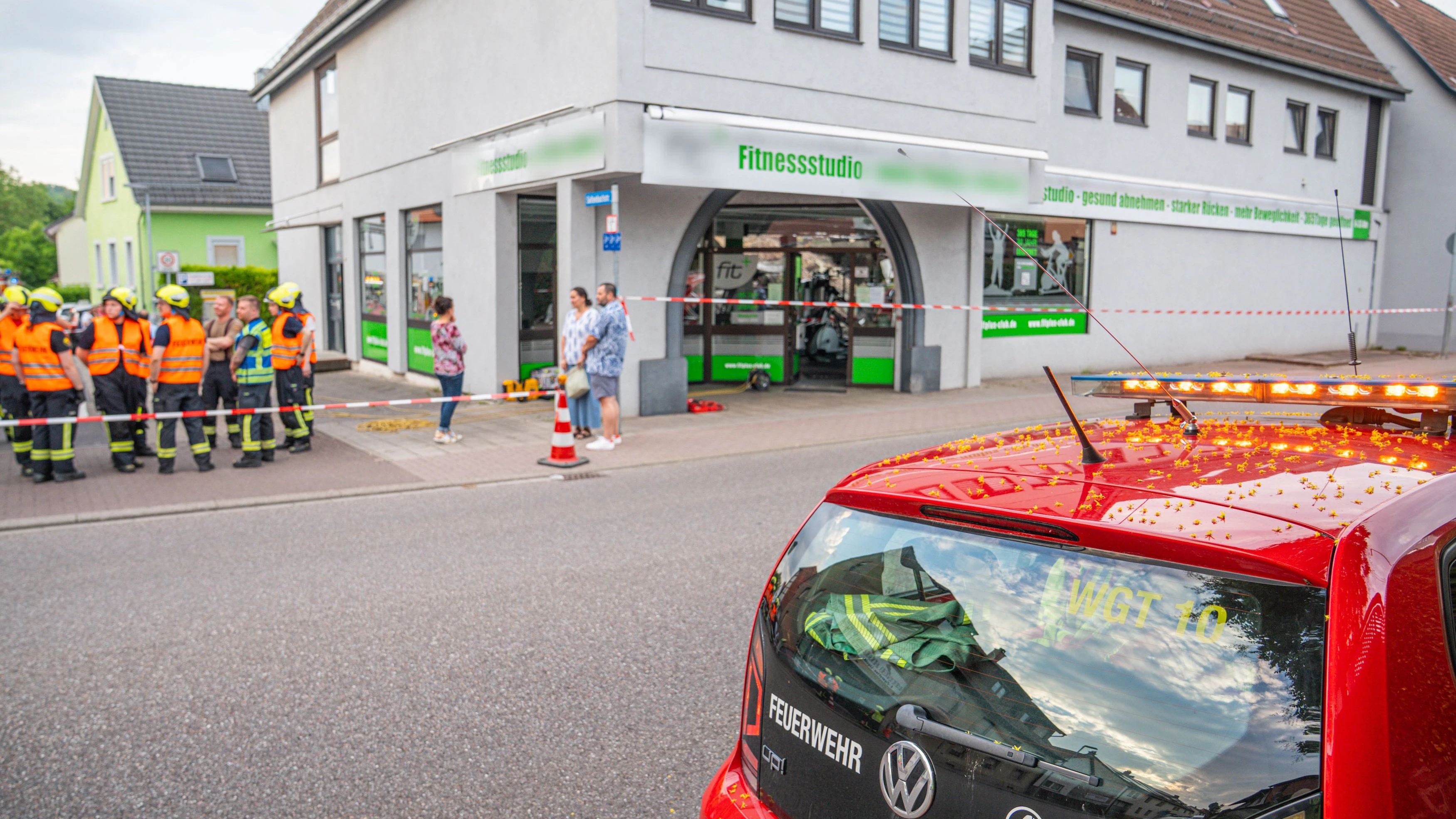 Die Decke des Fitnessstudio stürzte ein.